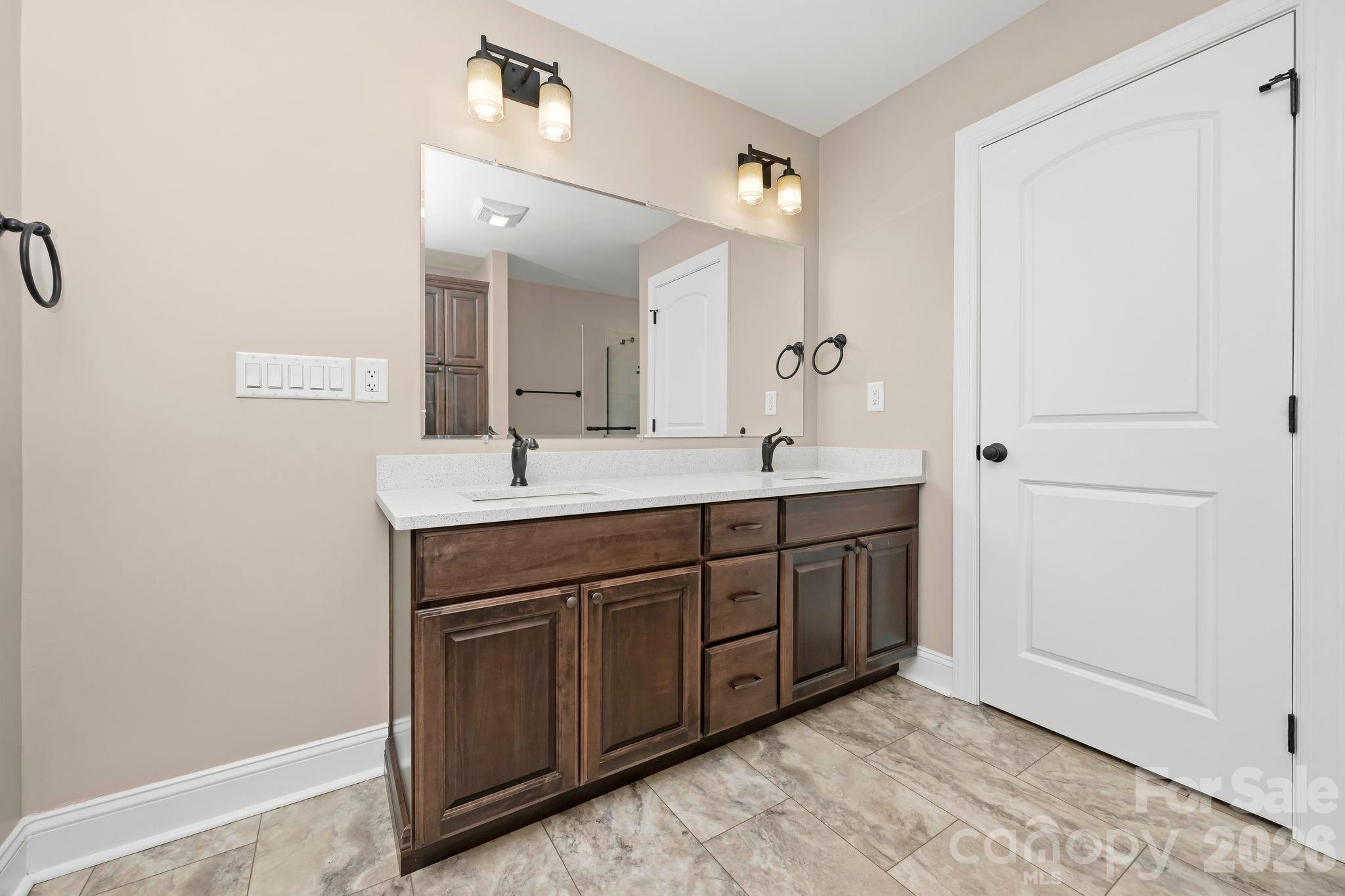 160 Tullyries Lane — Lewisville