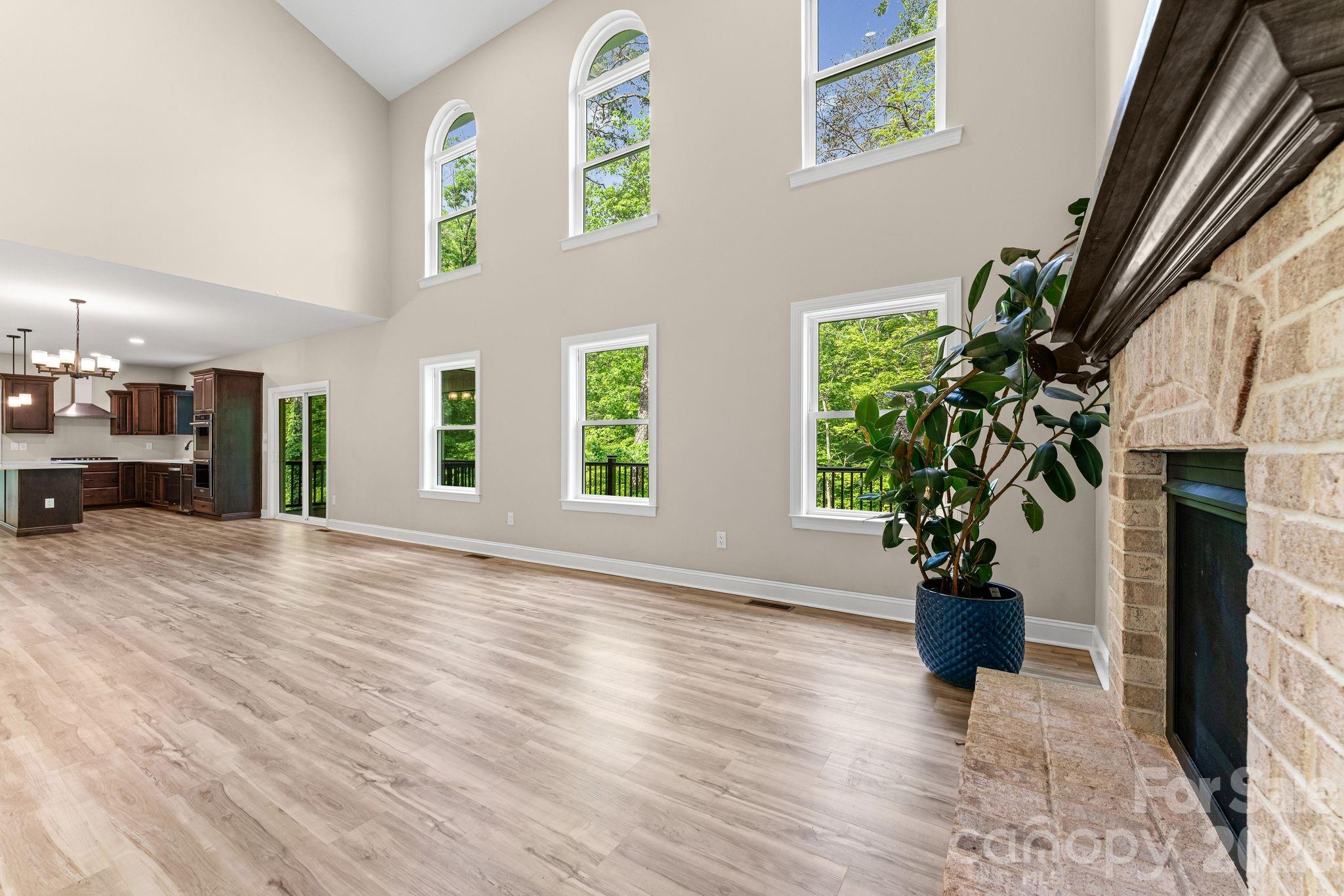 160 Tullyries Lane — Lewisville
