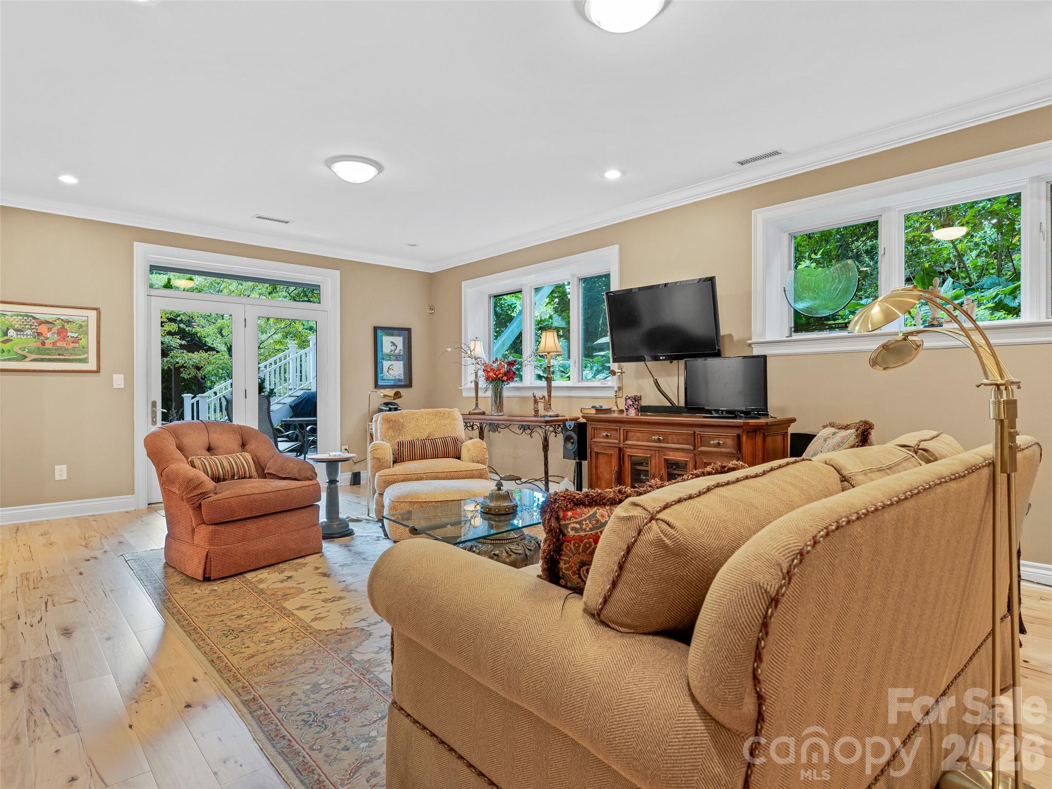 212 S Plains Drive — Asheville