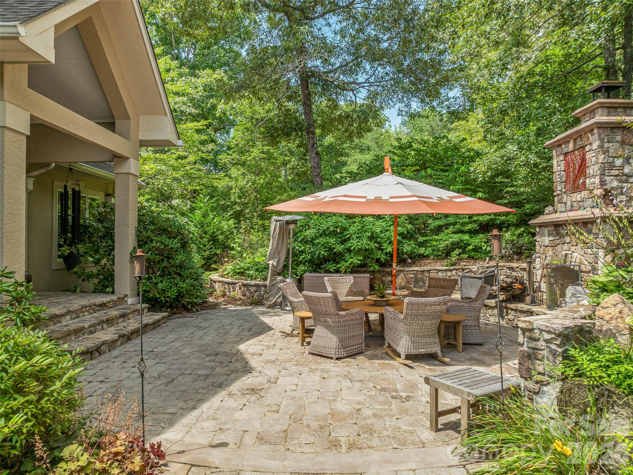 212 S Plains Drive — Asheville