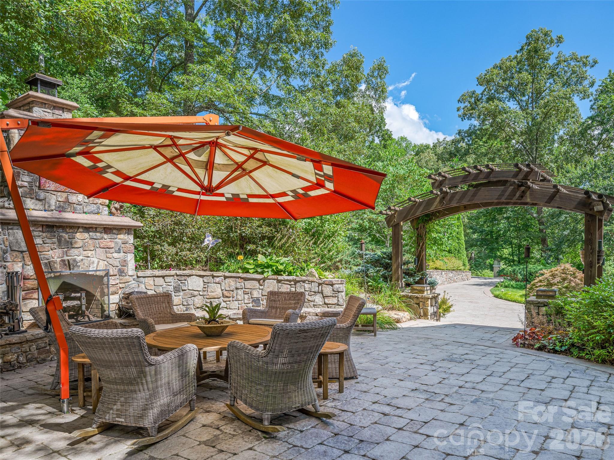 212 S Plains Drive — Asheville