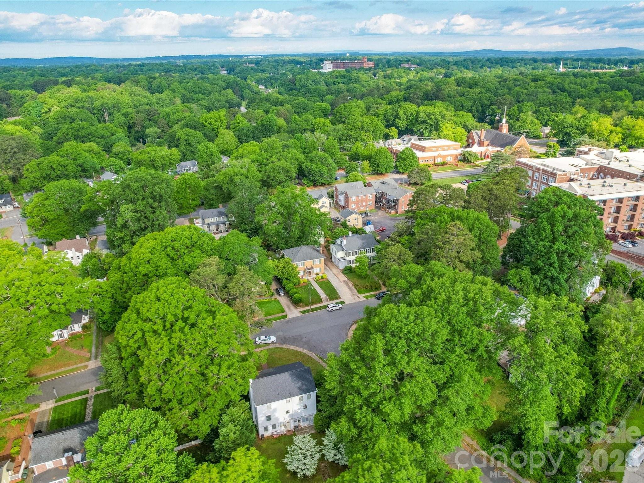 907 Edgewood Circle — Gastonia