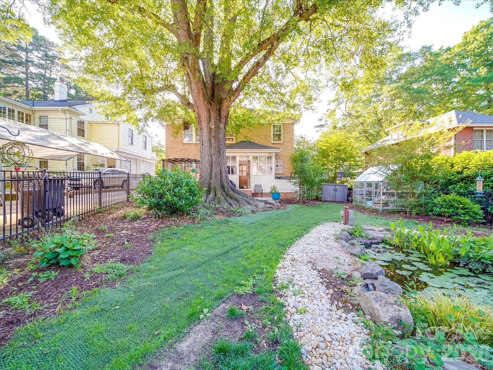 907 Edgewood Circle — Gastonia