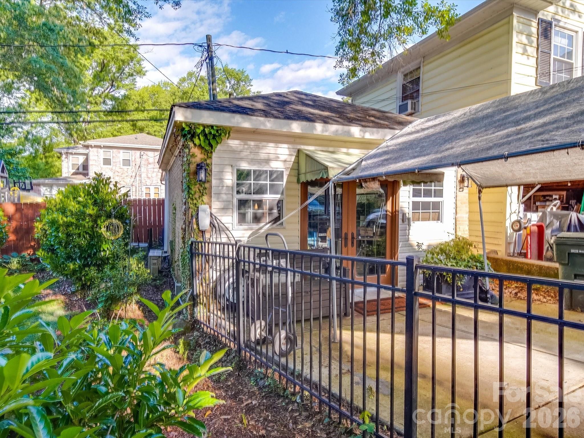 907 Edgewood Circle — Gastonia