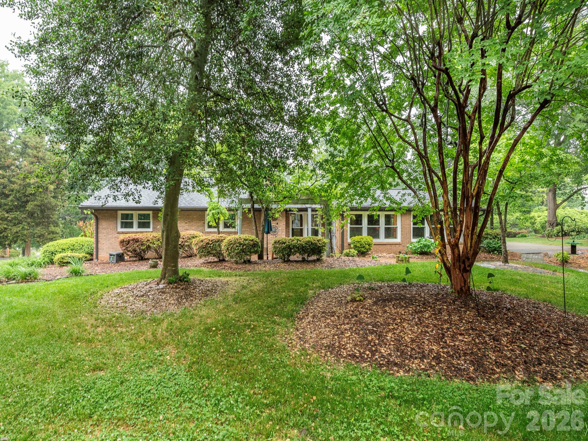8536 Circle Drive — Mount Pleasant