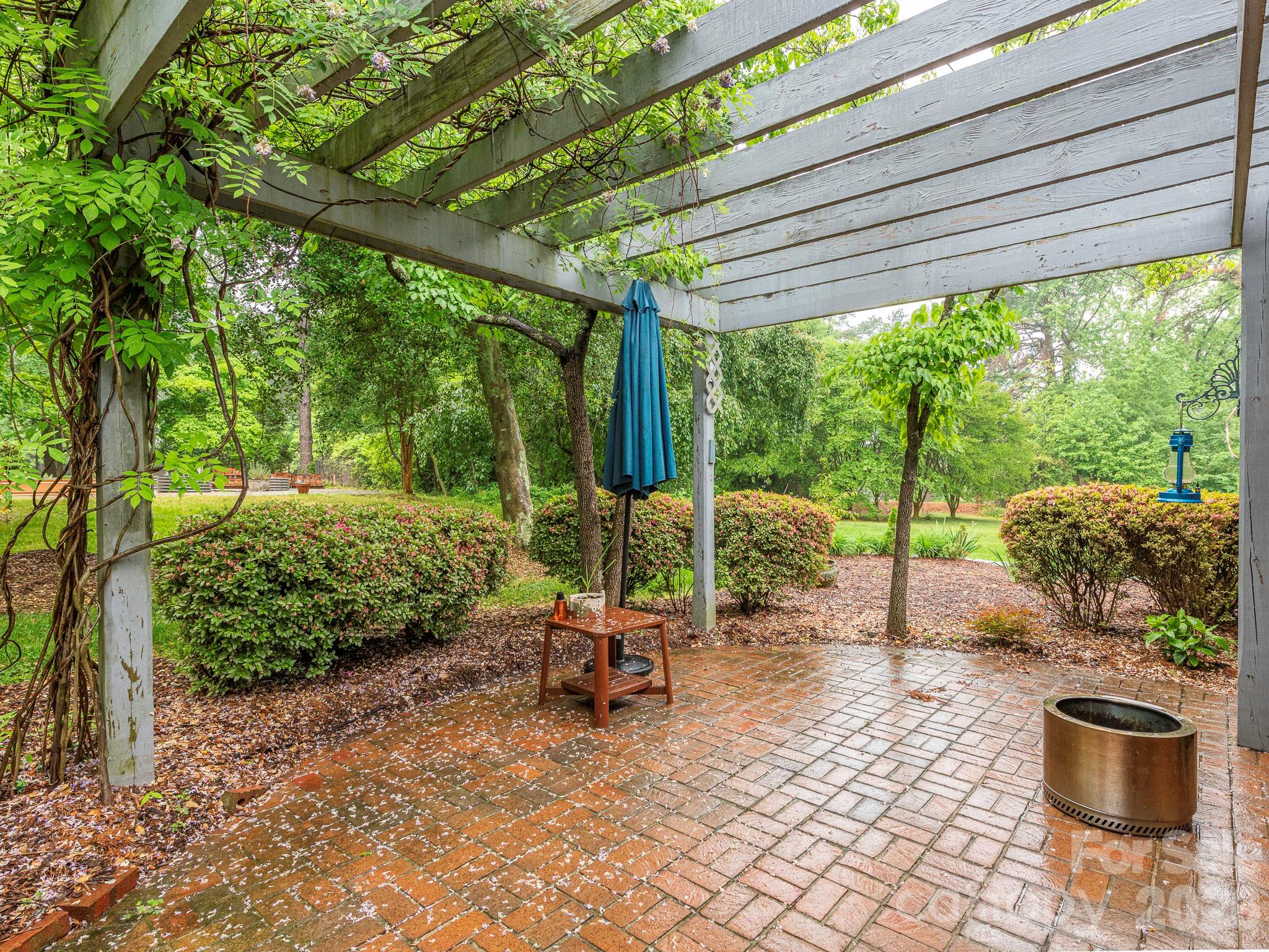 8536 Circle Drive — Mount Pleasant