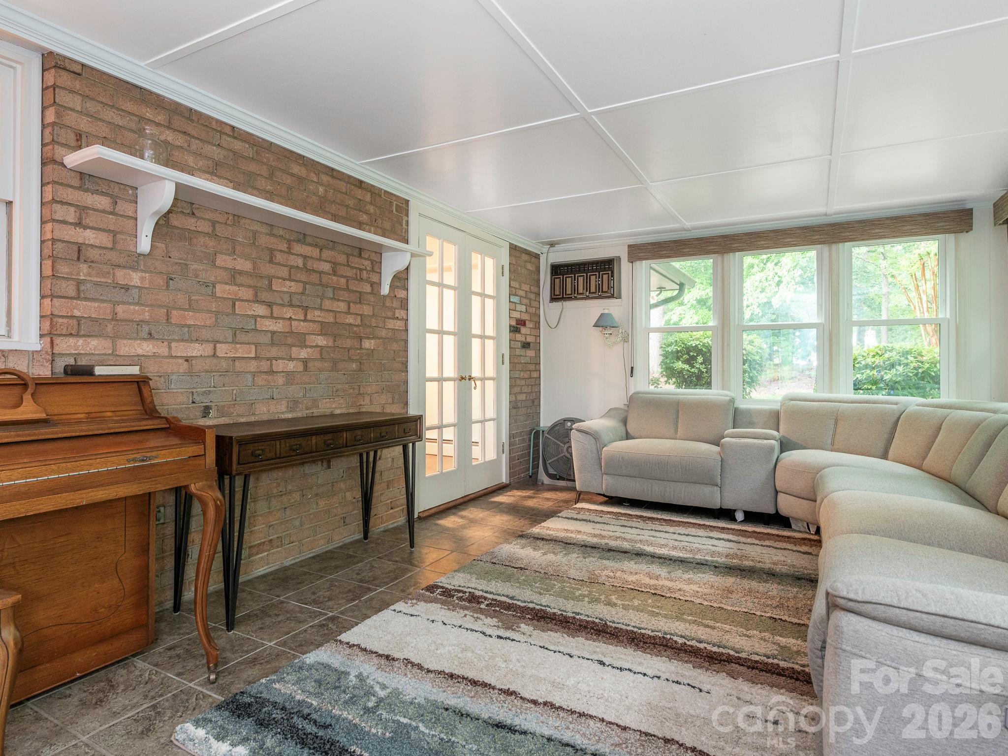 8536 Circle Drive — Mount Pleasant