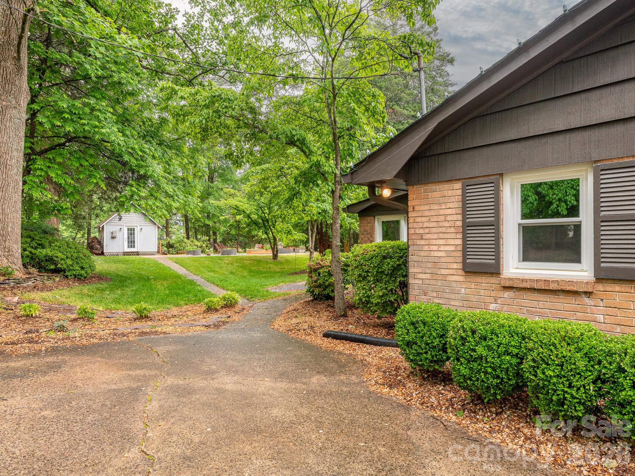 8536 Circle Drive — Mount Pleasant