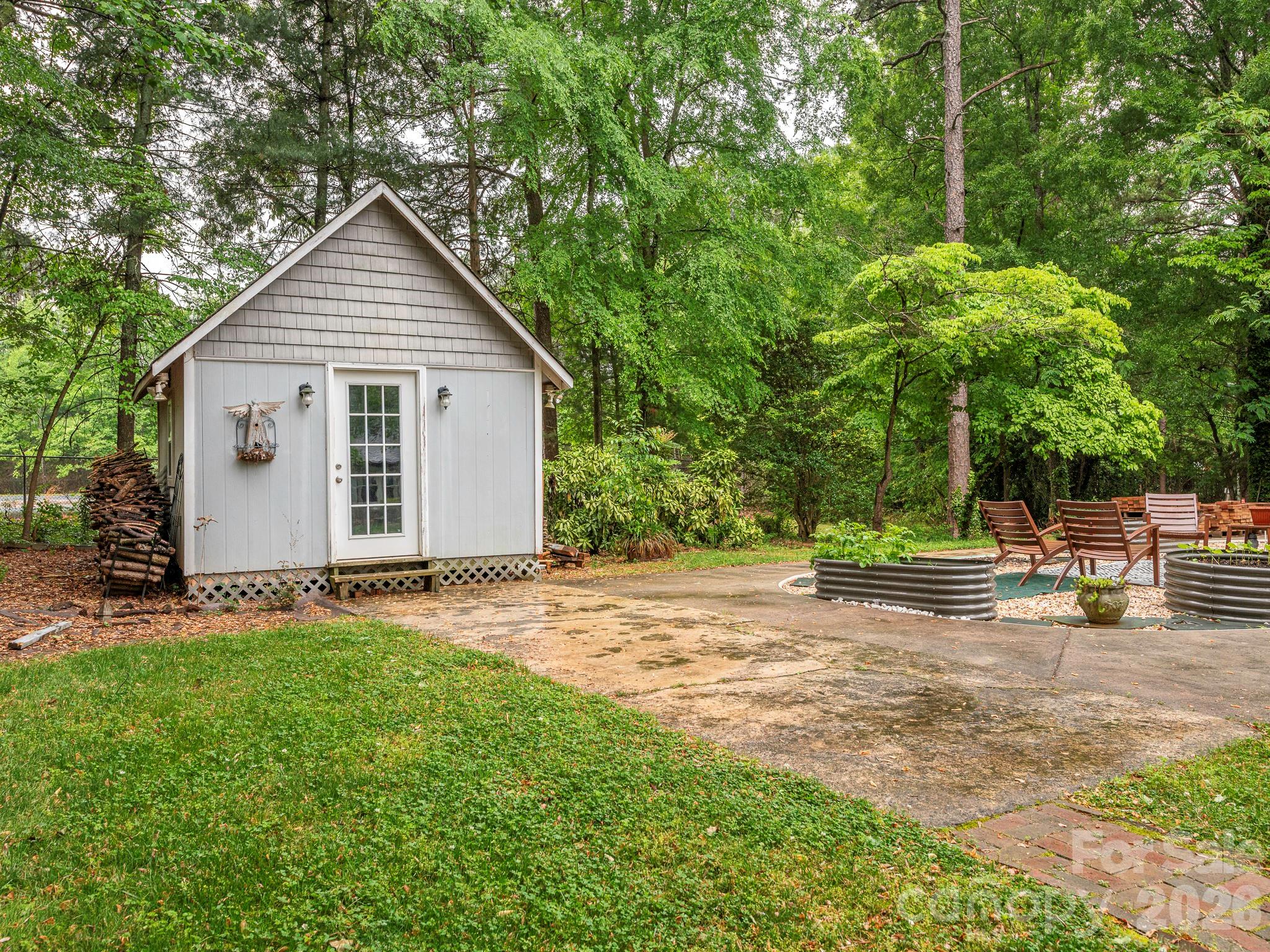 8536 Circle Drive — Mount Pleasant
