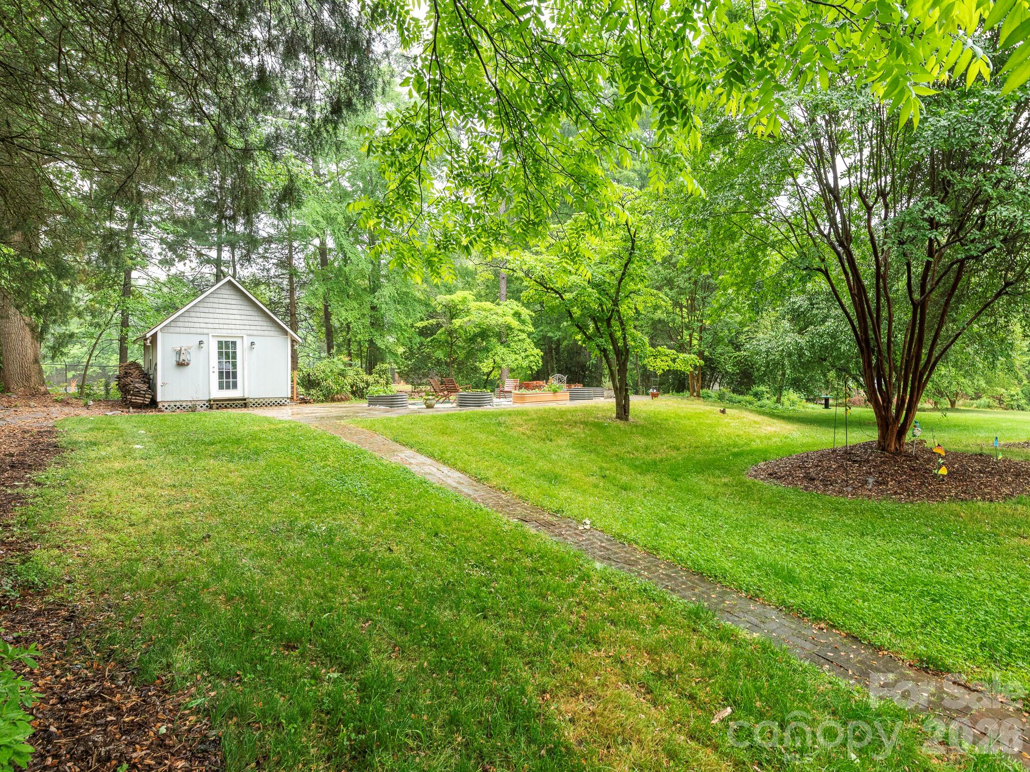 8536 Circle Drive — Mount Pleasant