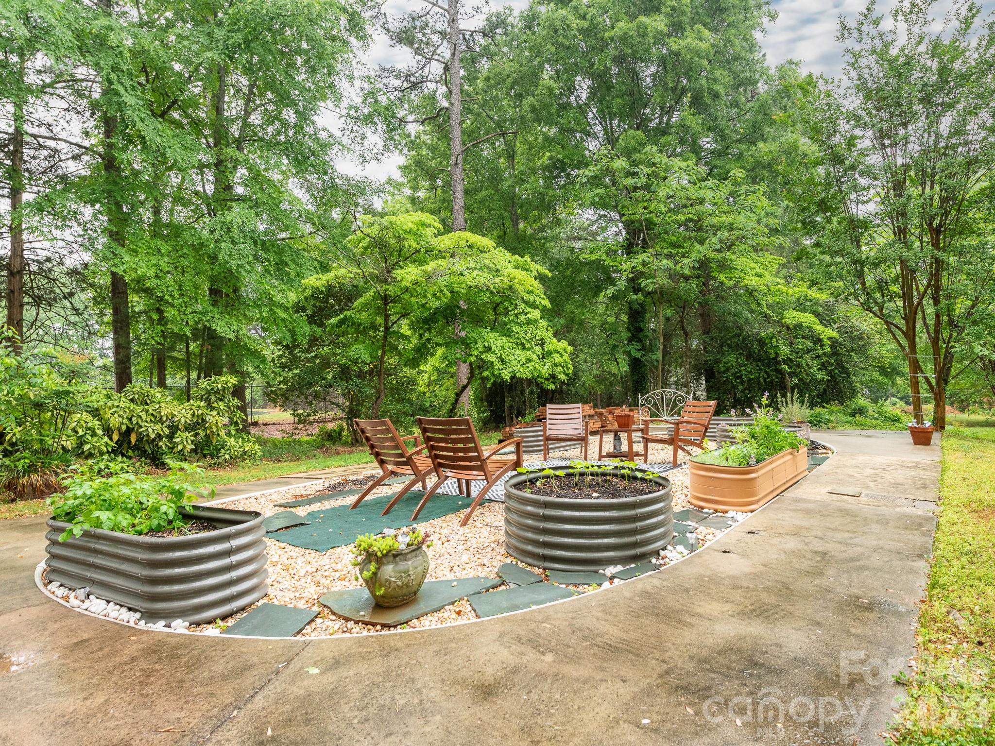 8536 Circle Drive — Mount Pleasant