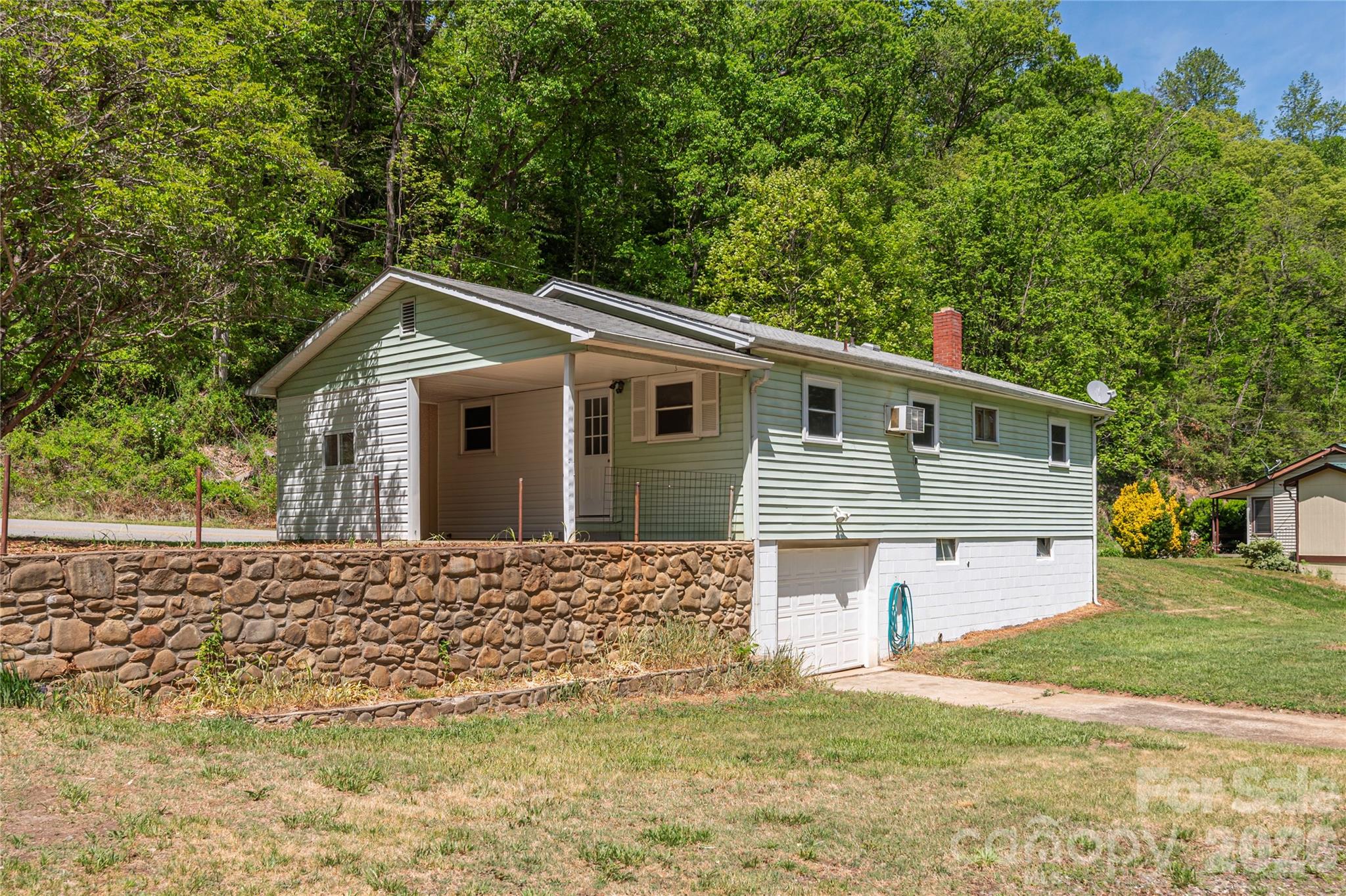 1140 Groundhog Road — Canton