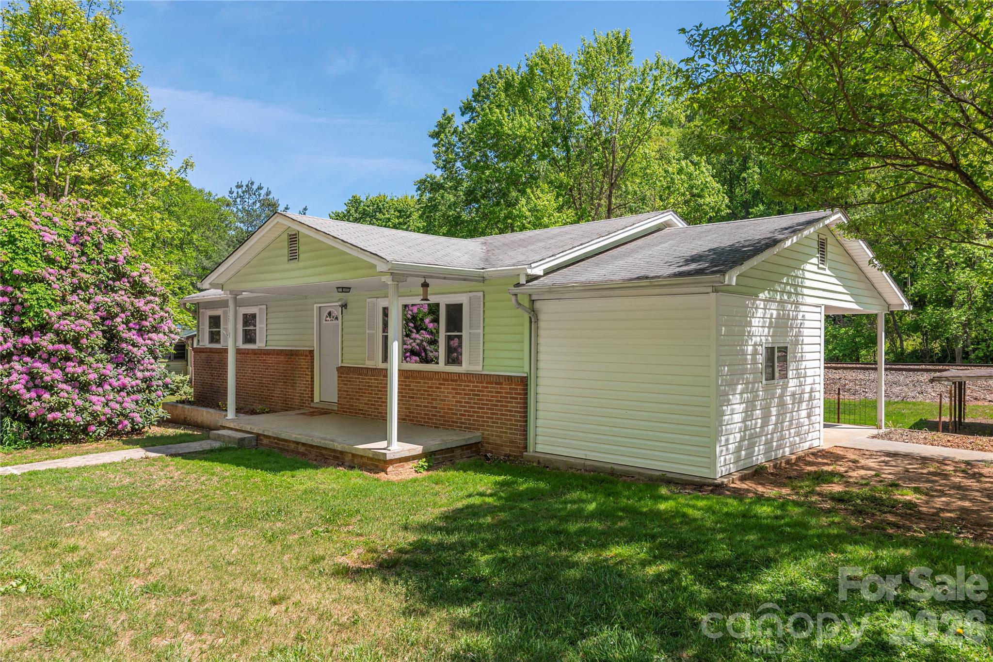 1140 Groundhog Road — Canton