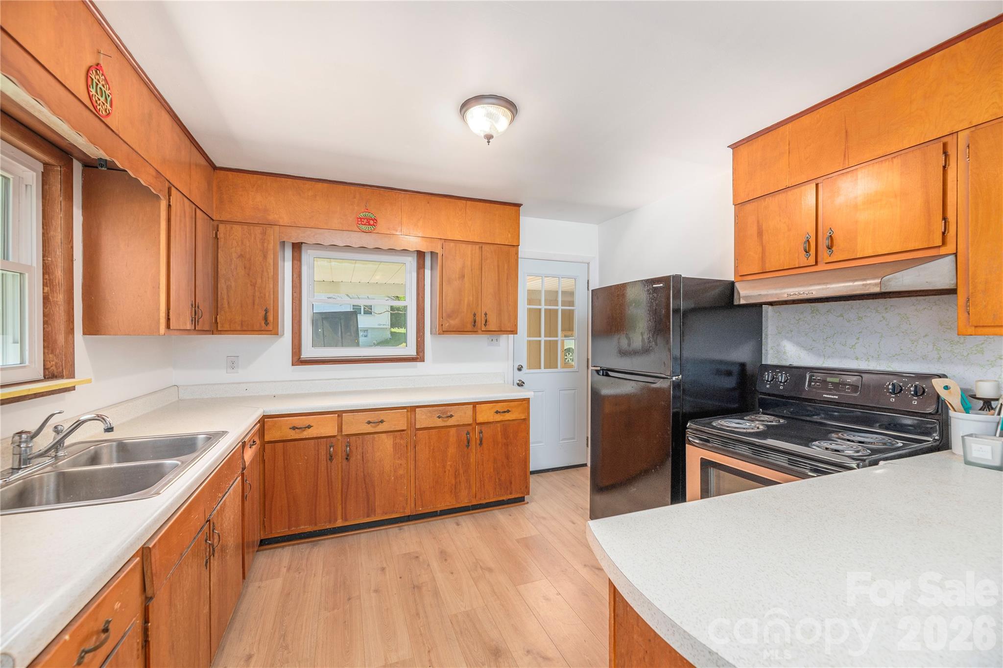1140 Groundhog Road — Canton