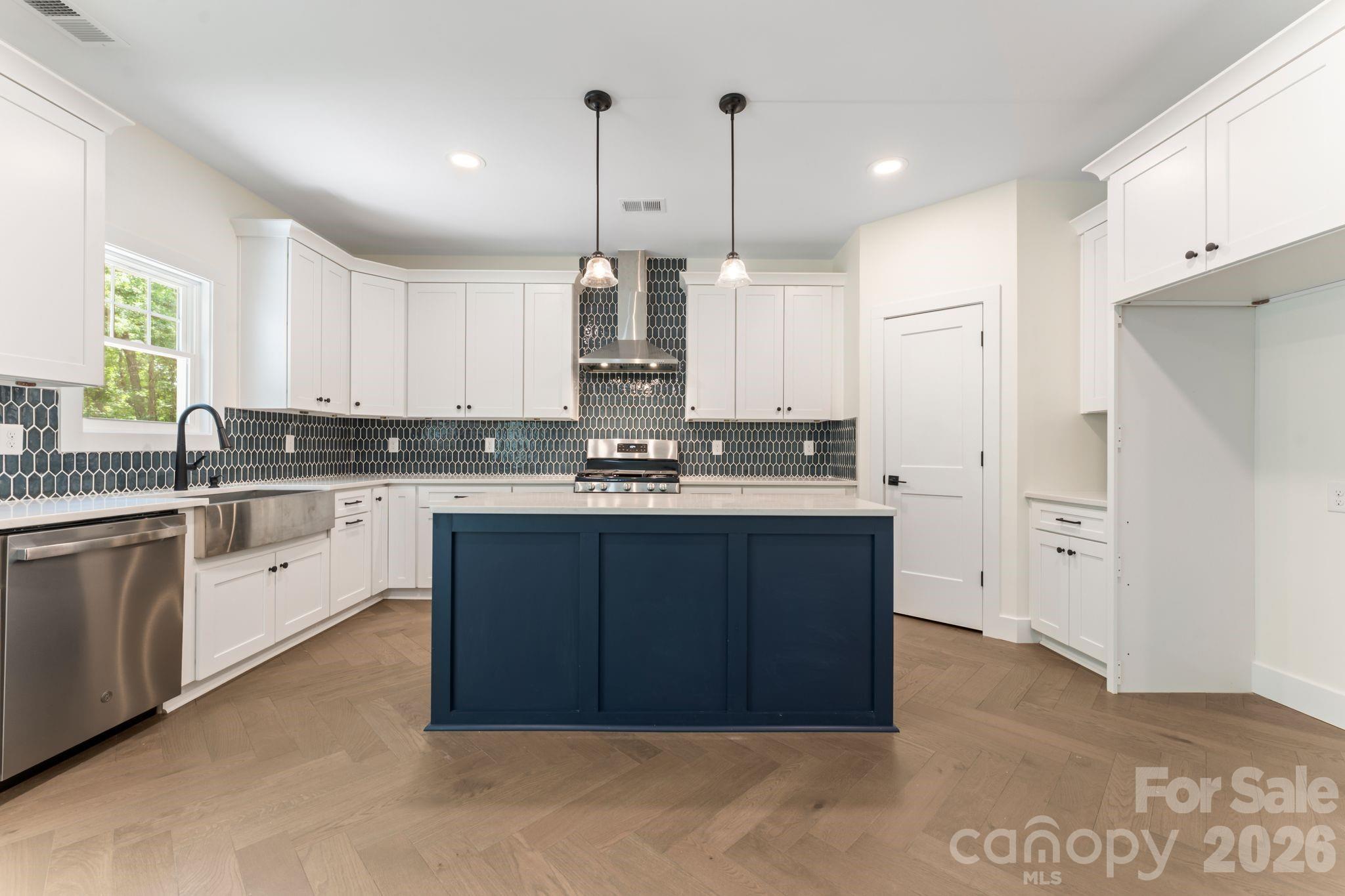 11932 Crabapple Lane — Huntersville