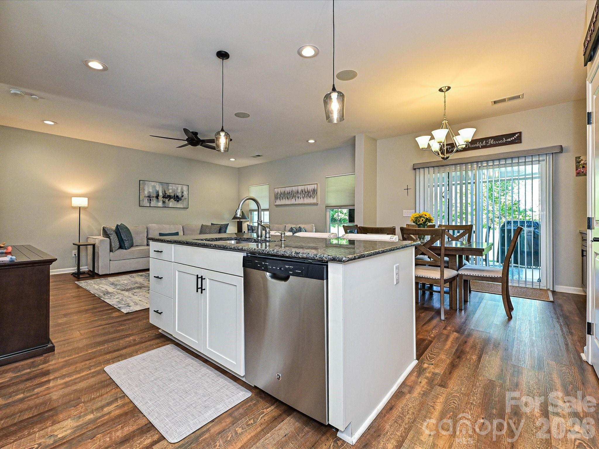 7142 Mariners Village Drive — Denver