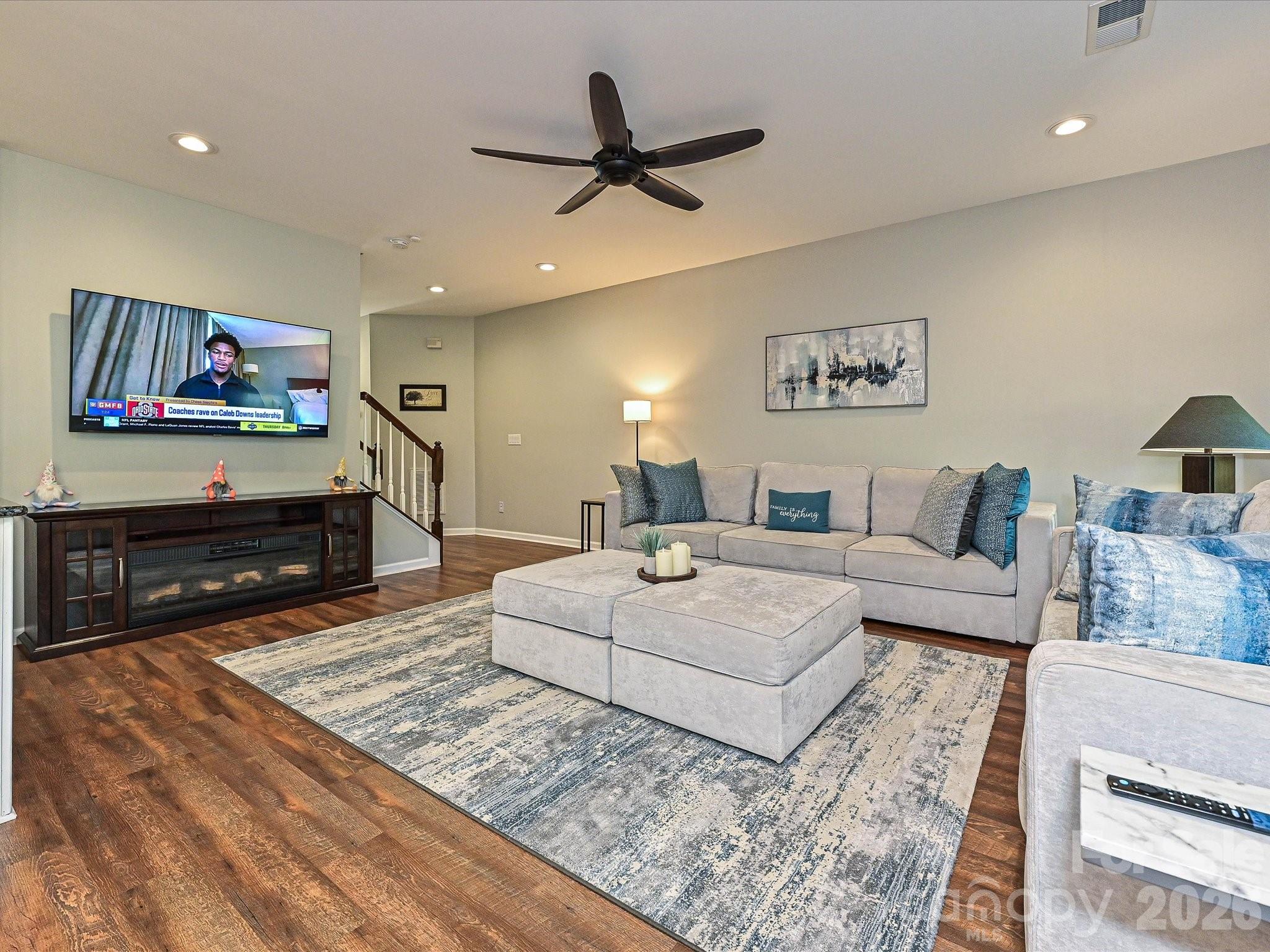 7142 Mariners Village Drive — Denver