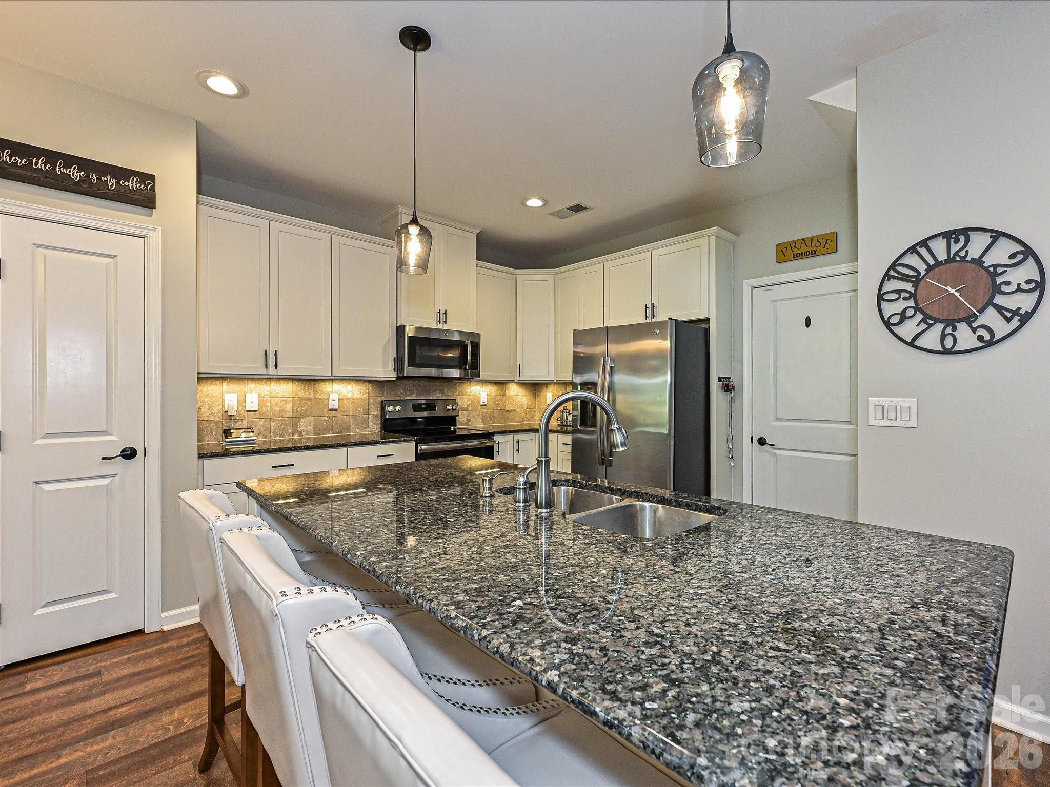 7142 Mariners Village Drive — Denver