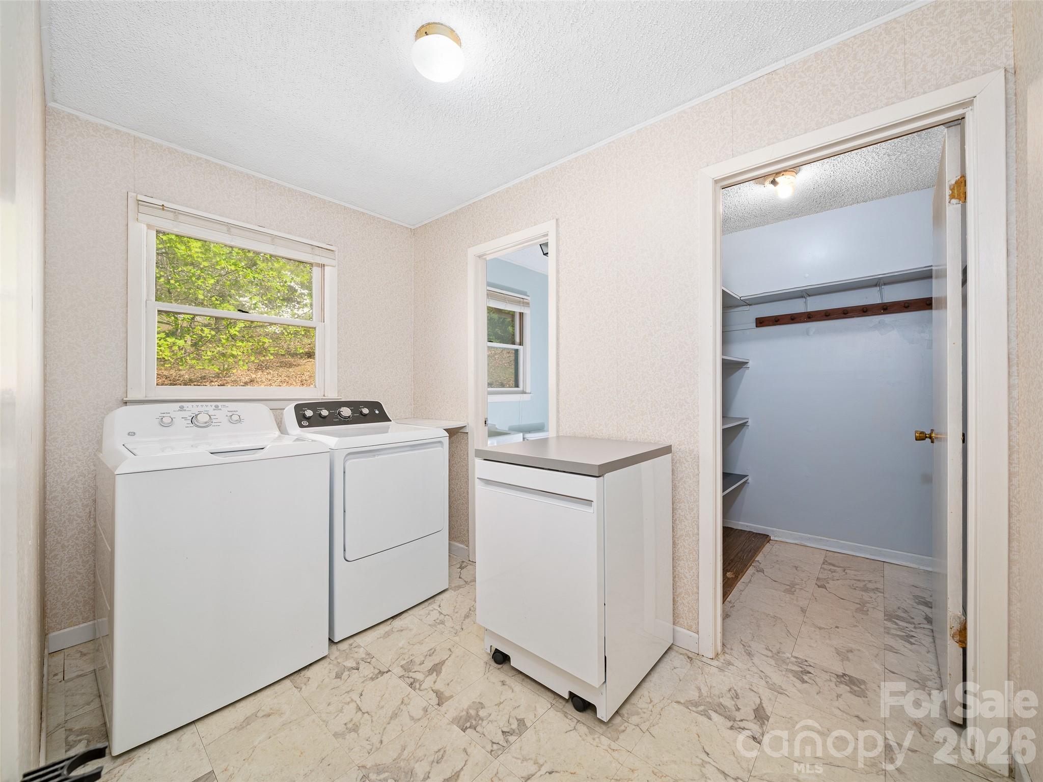261 Shady Oak Road — Burnsville