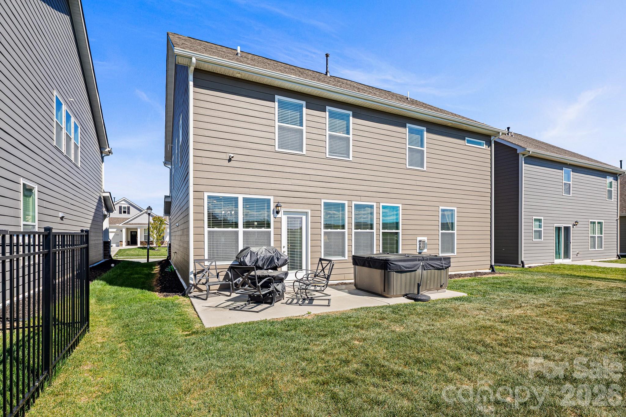 199 Fox Cove Road — Hendersonville