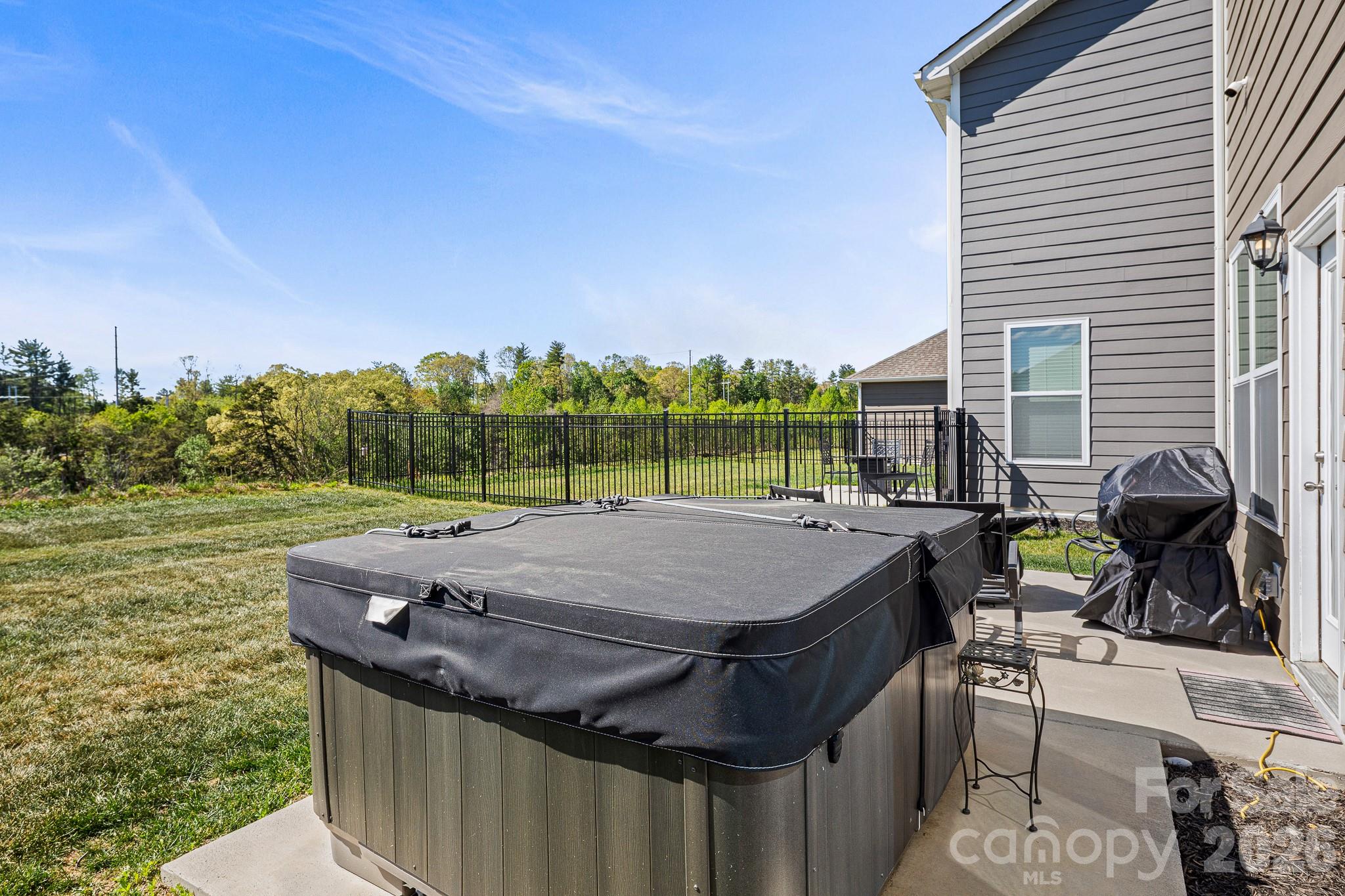 199 Fox Cove Road — Hendersonville