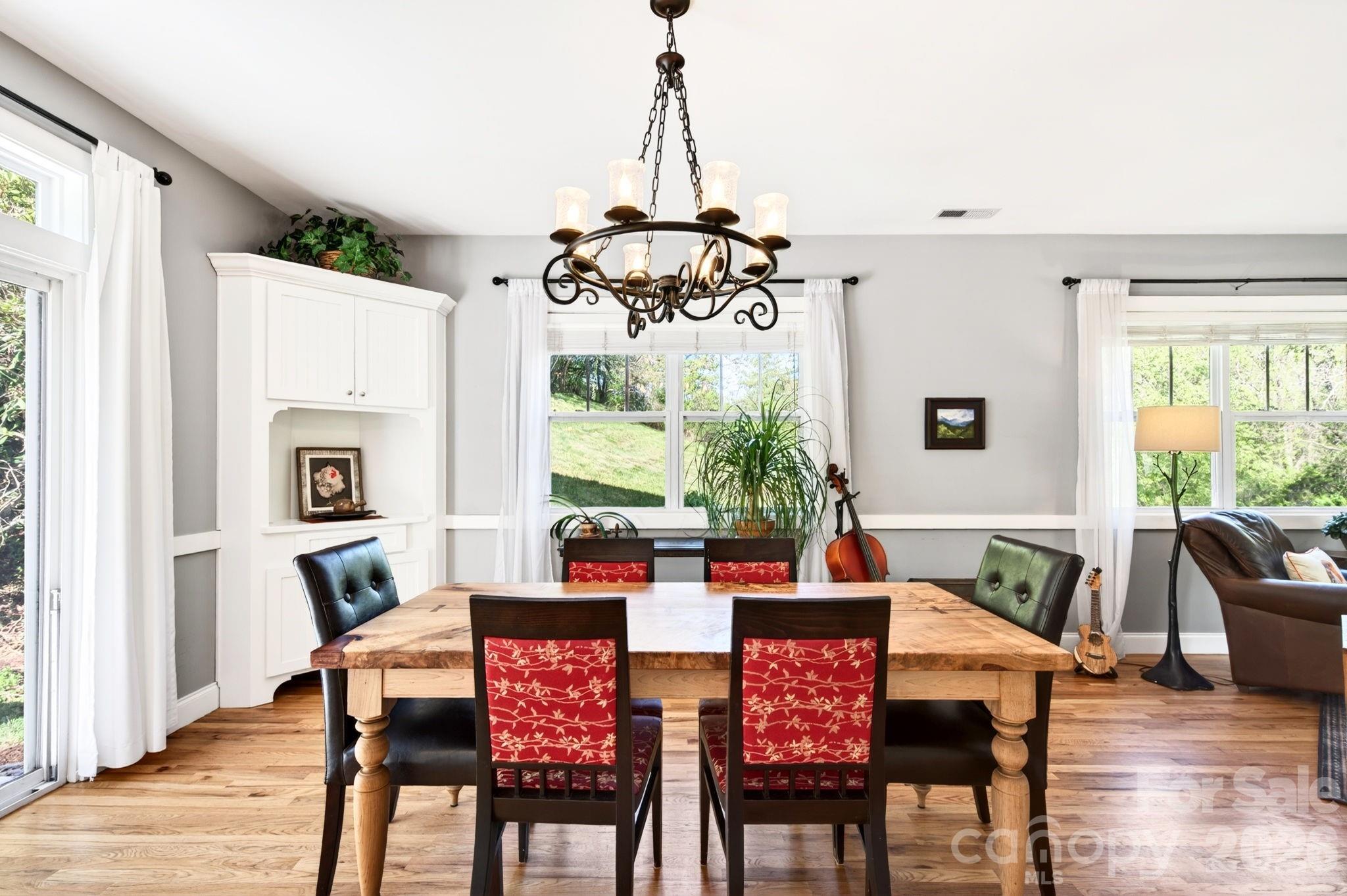 26 Macdougall Lane — Weaverville