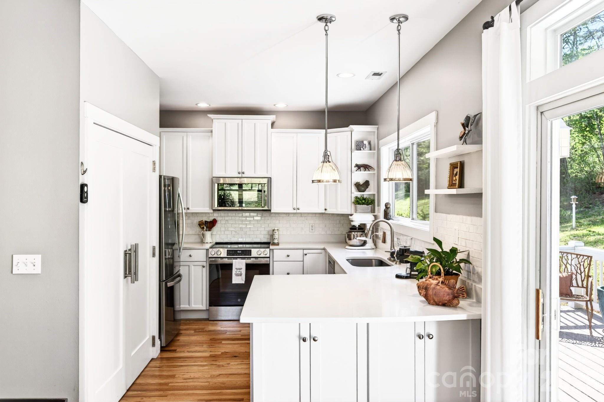 26 Macdougall Lane — Weaverville