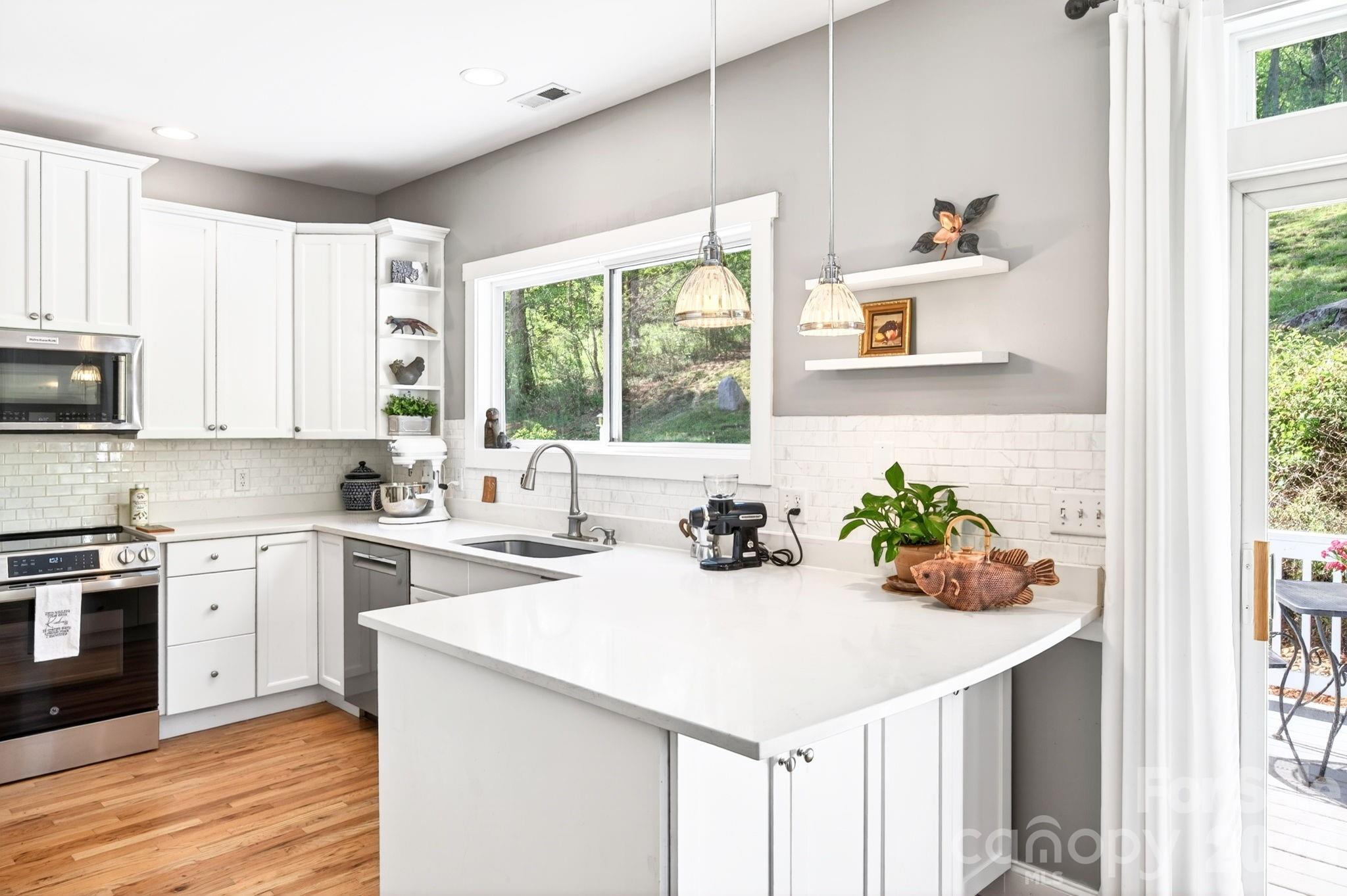 26 Macdougall Lane — Weaverville