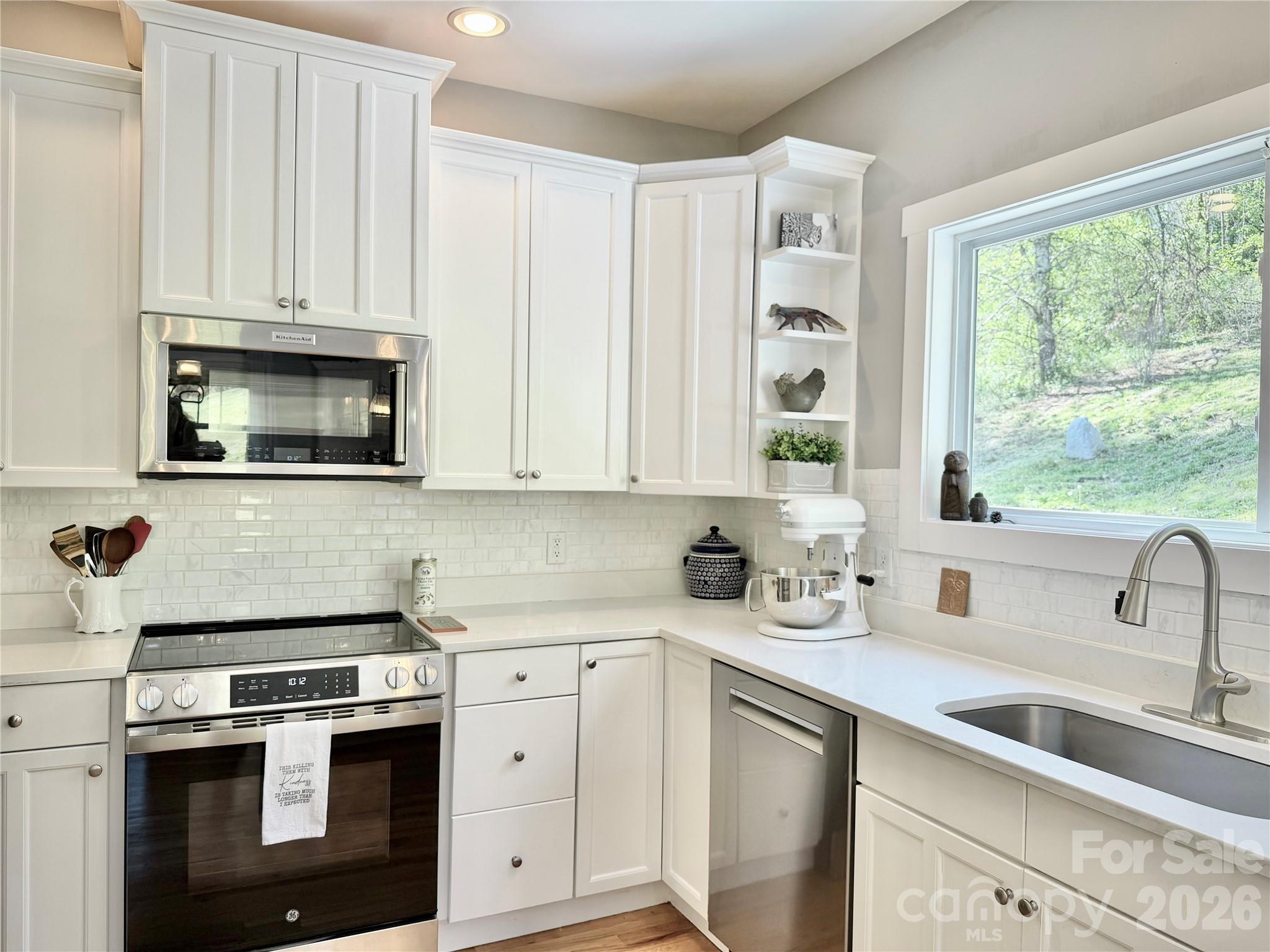 26 Macdougall Lane — Weaverville
