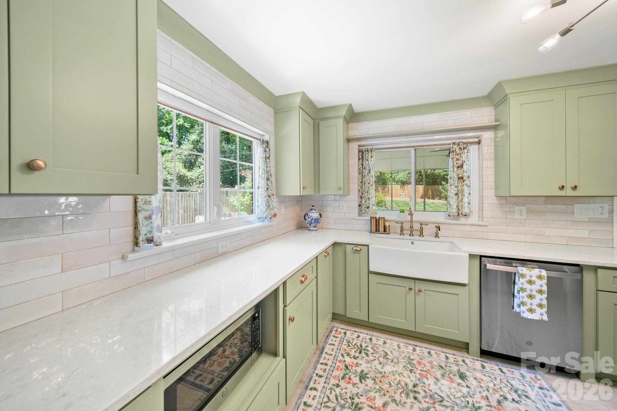 2431 Arnold Drive — Charlotte