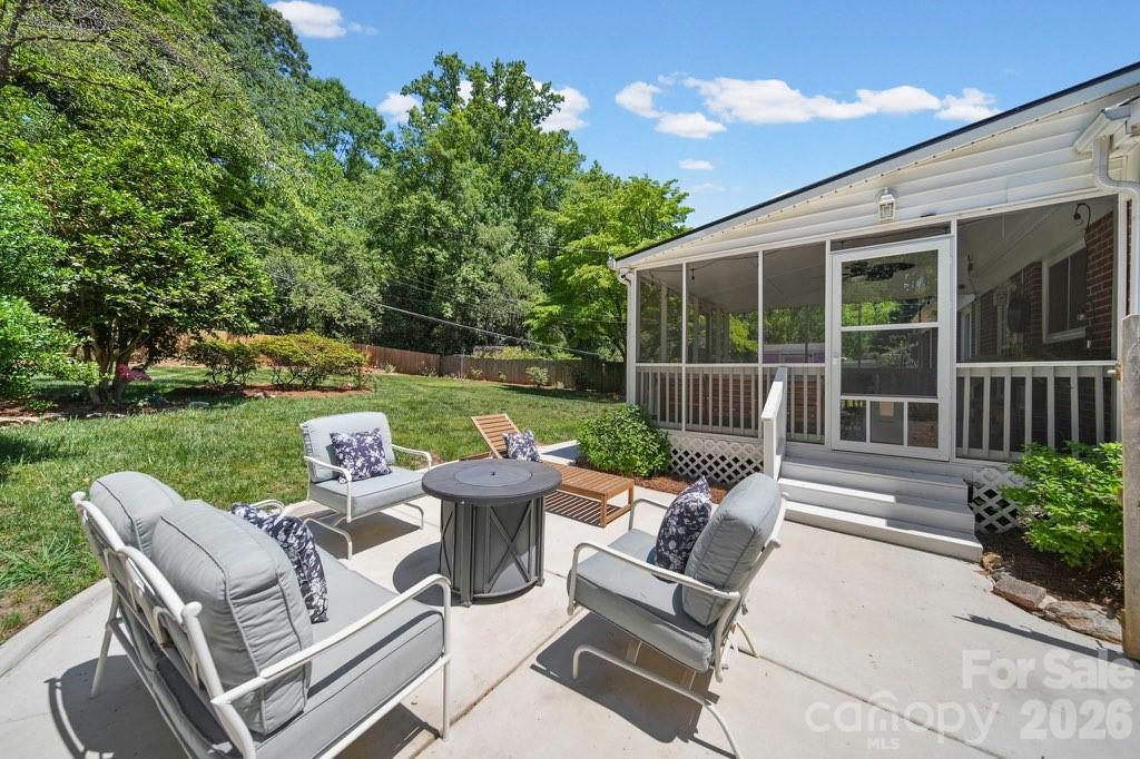2431 Arnold Drive — Charlotte