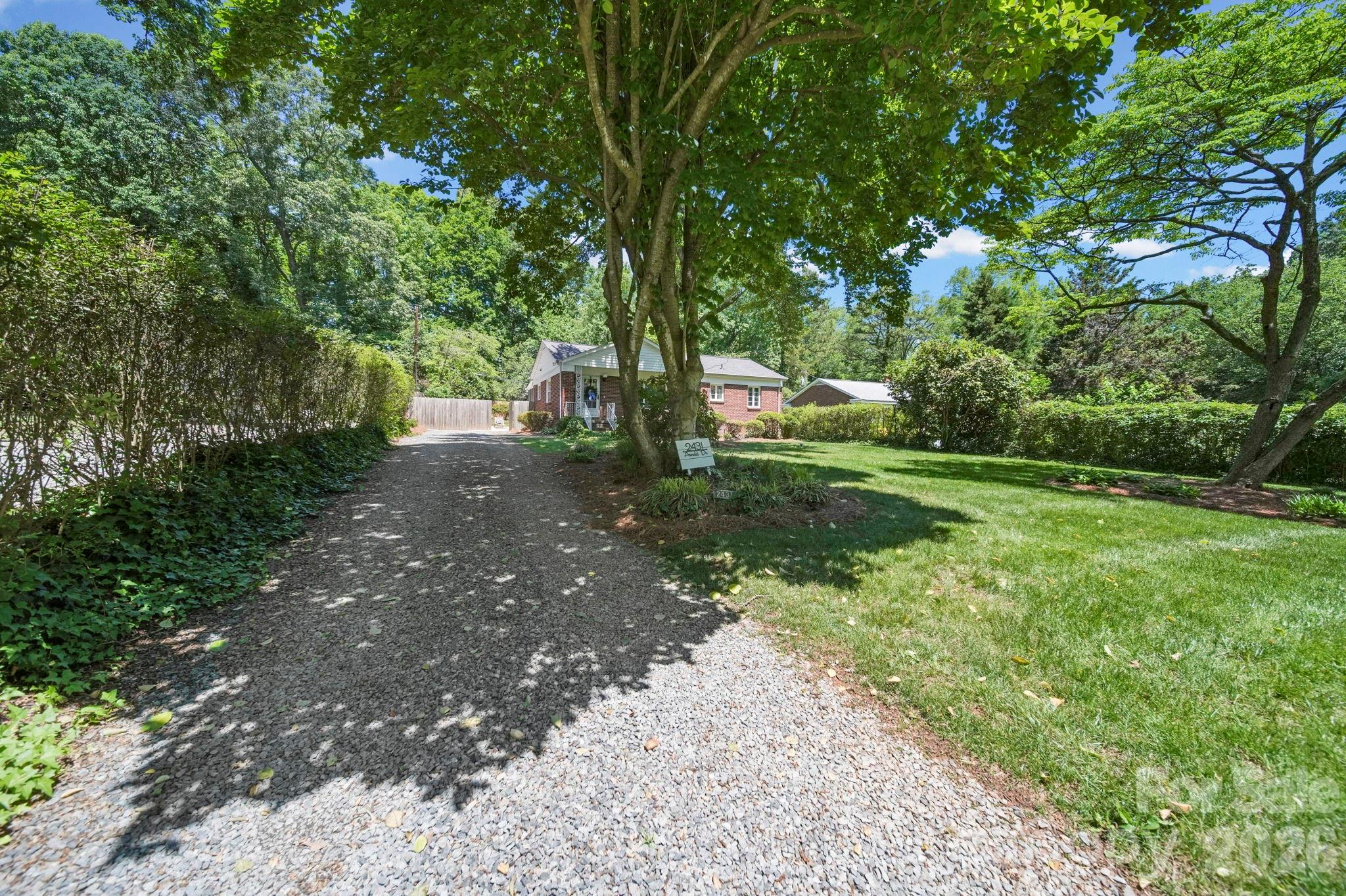 2431 Arnold Drive — Charlotte