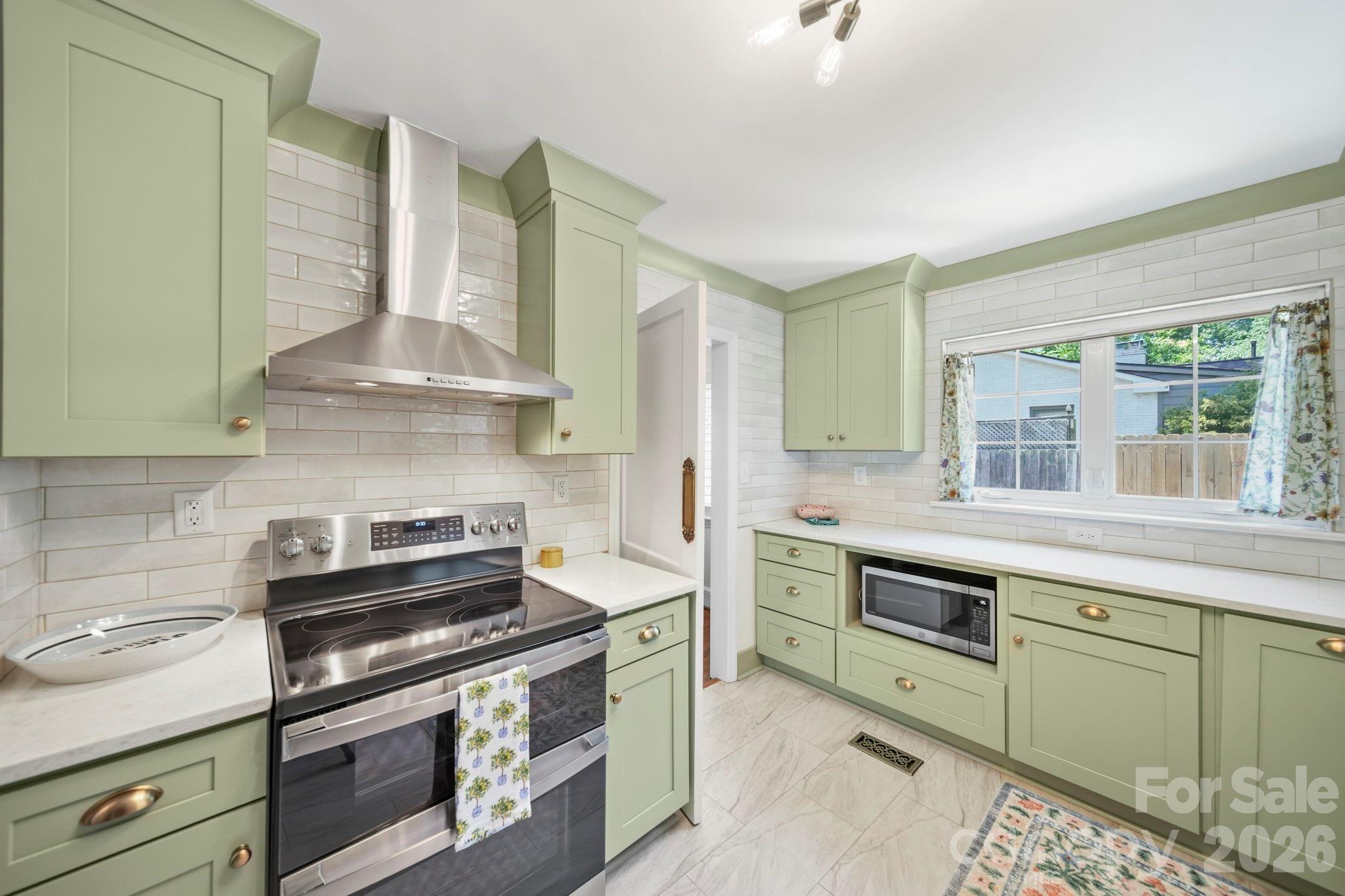 2431 Arnold Drive — Charlotte