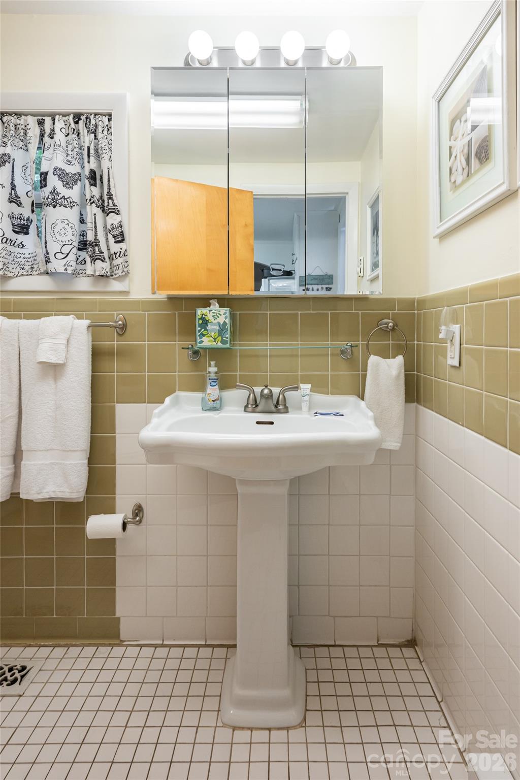 8 N Delano Road — Asheville