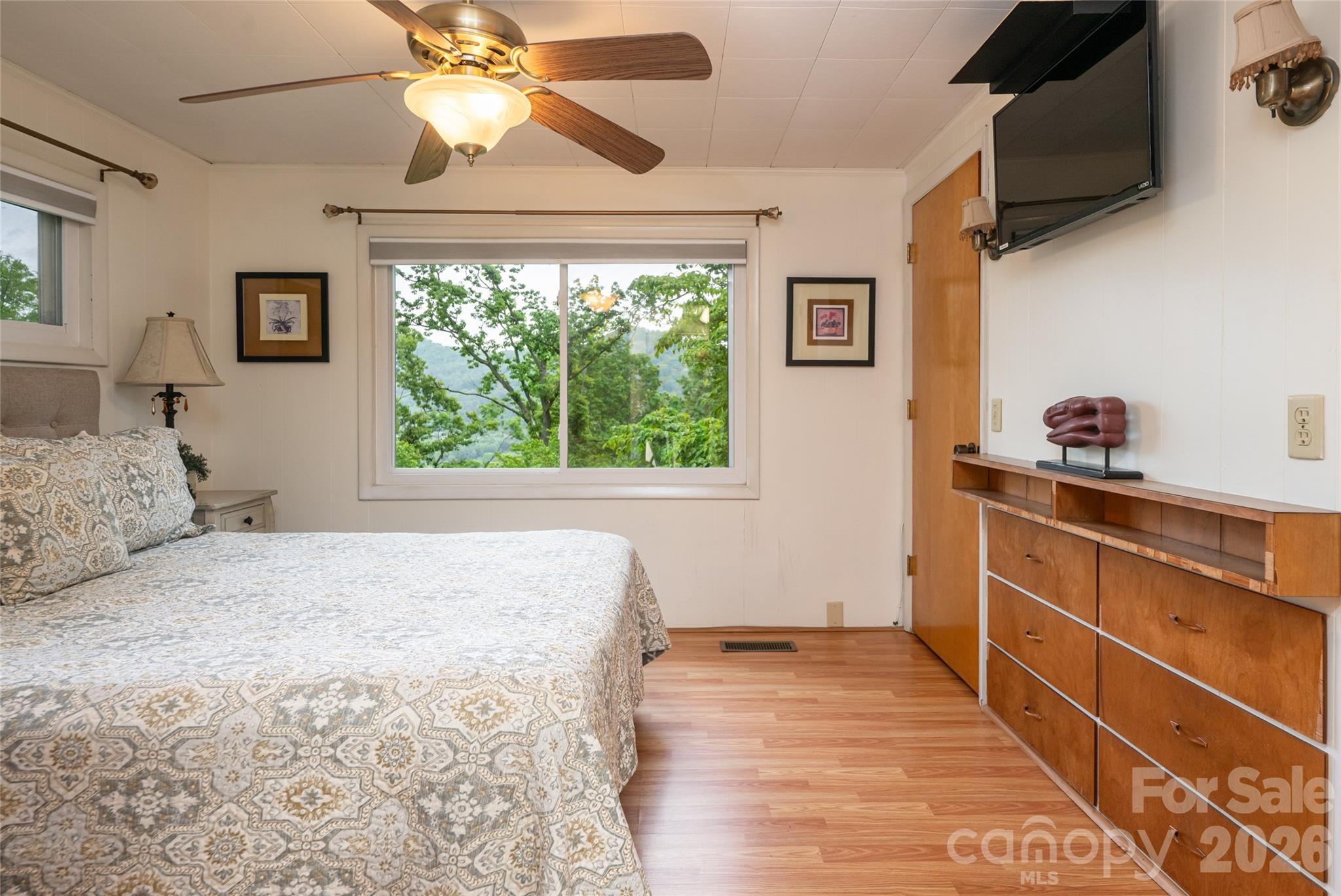 8 N Delano Road — Asheville