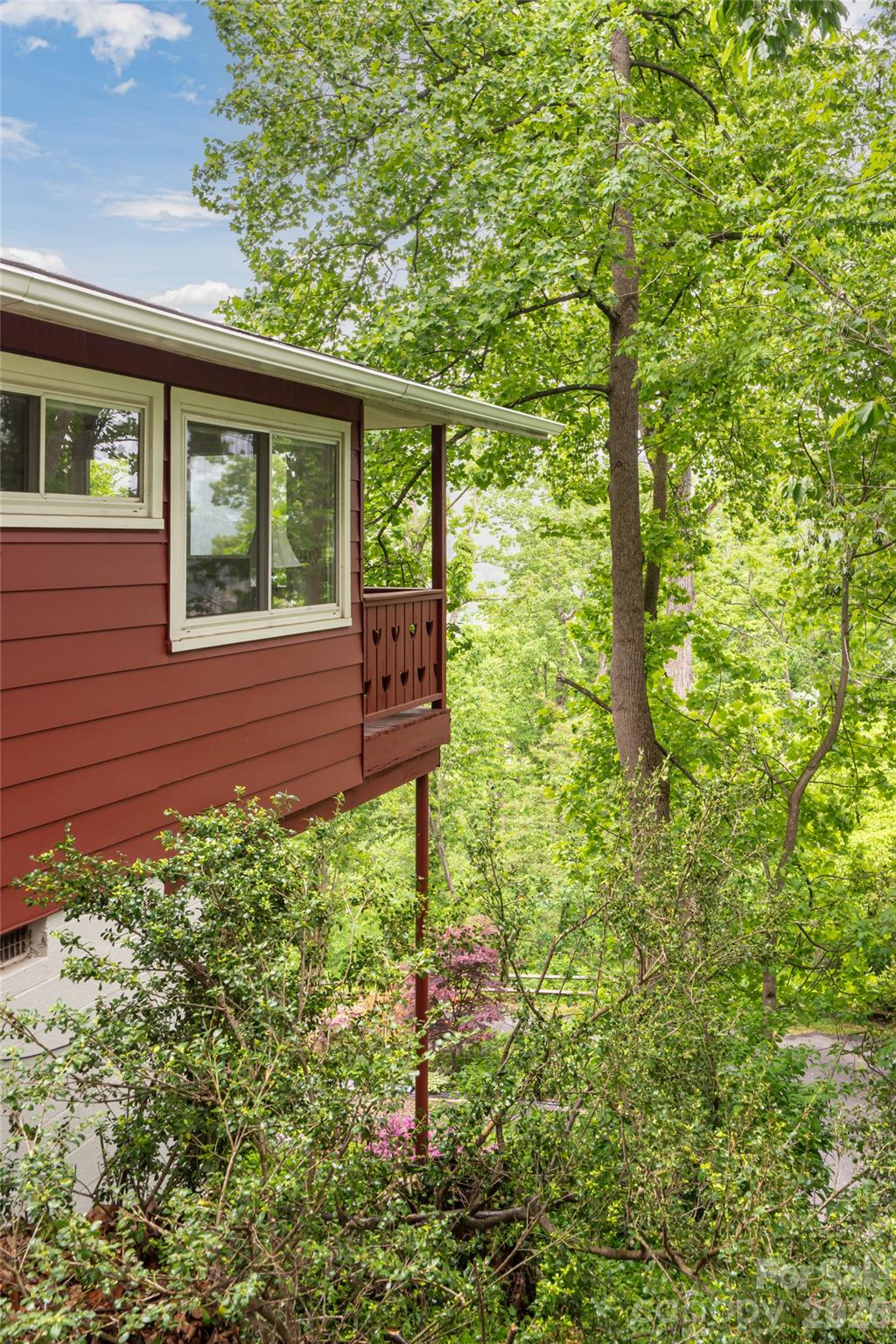 8 N Delano Road — Asheville