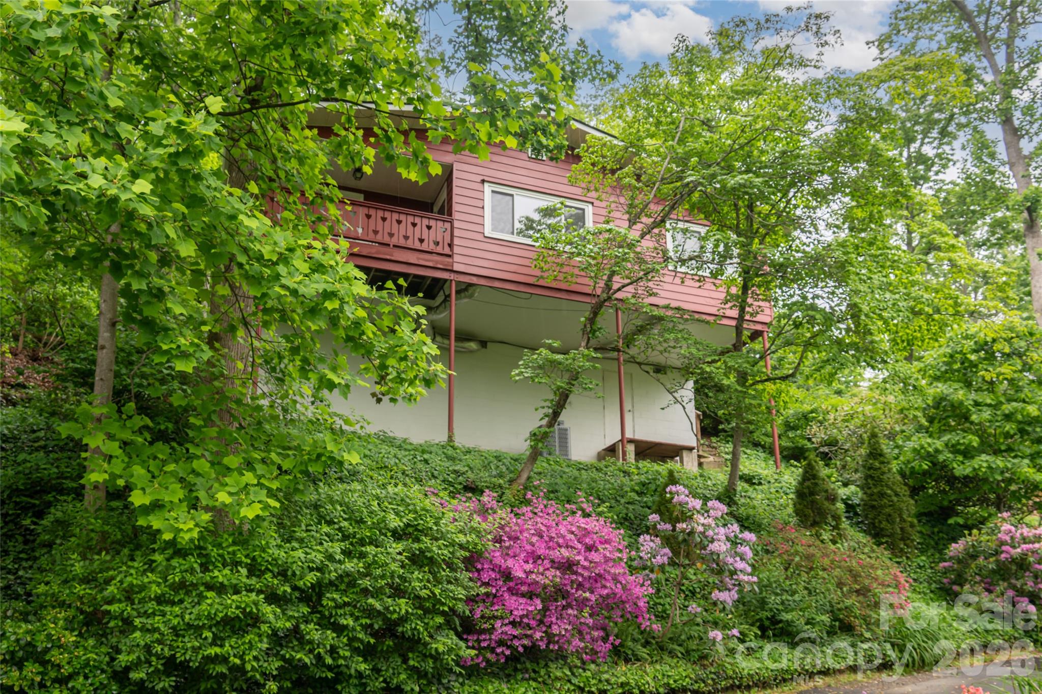 8 N Delano Road — Asheville
