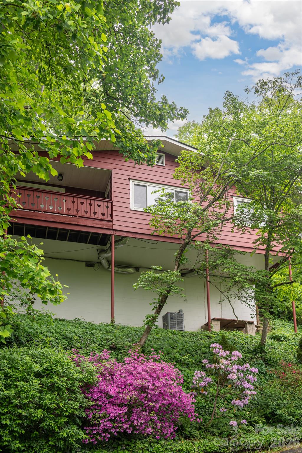 8 N Delano Road — Asheville