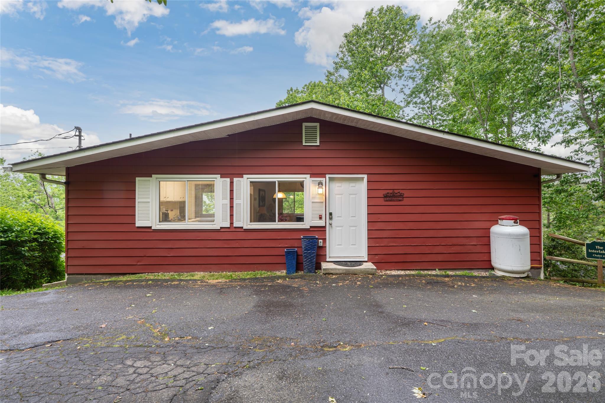 8 N Delano Road — Asheville