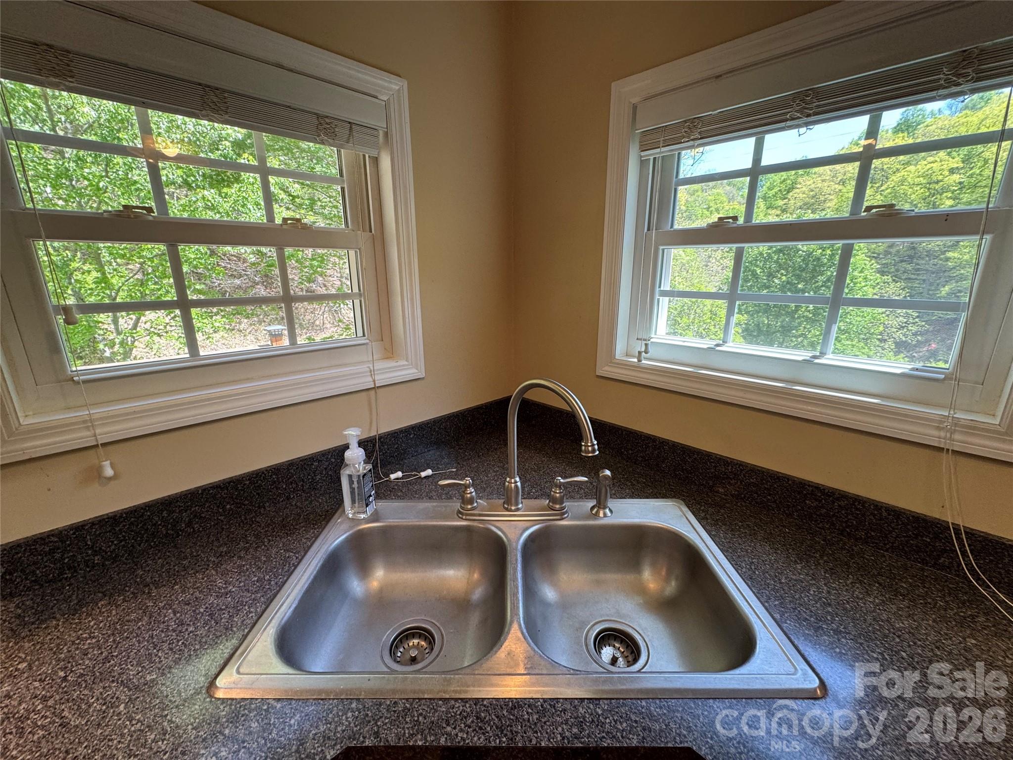 942 Fisher Branch Road — Marshall