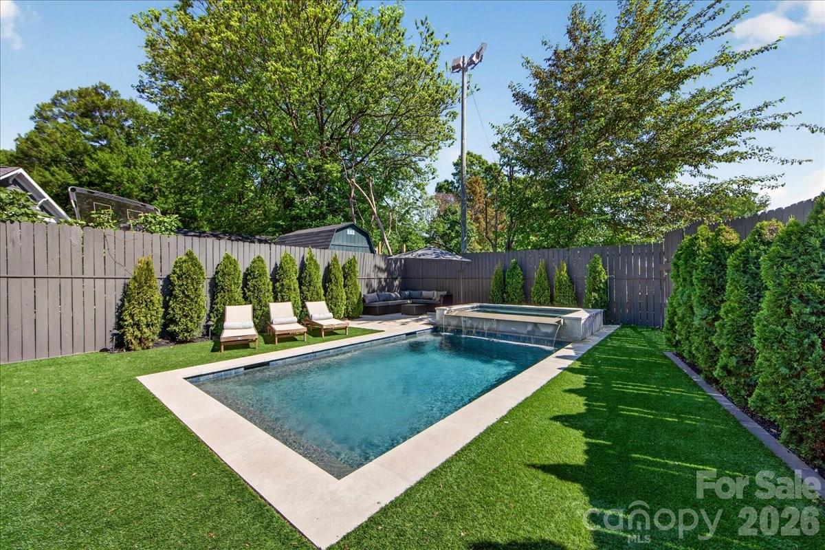1529 E Worthington Avenue — Charlotte
