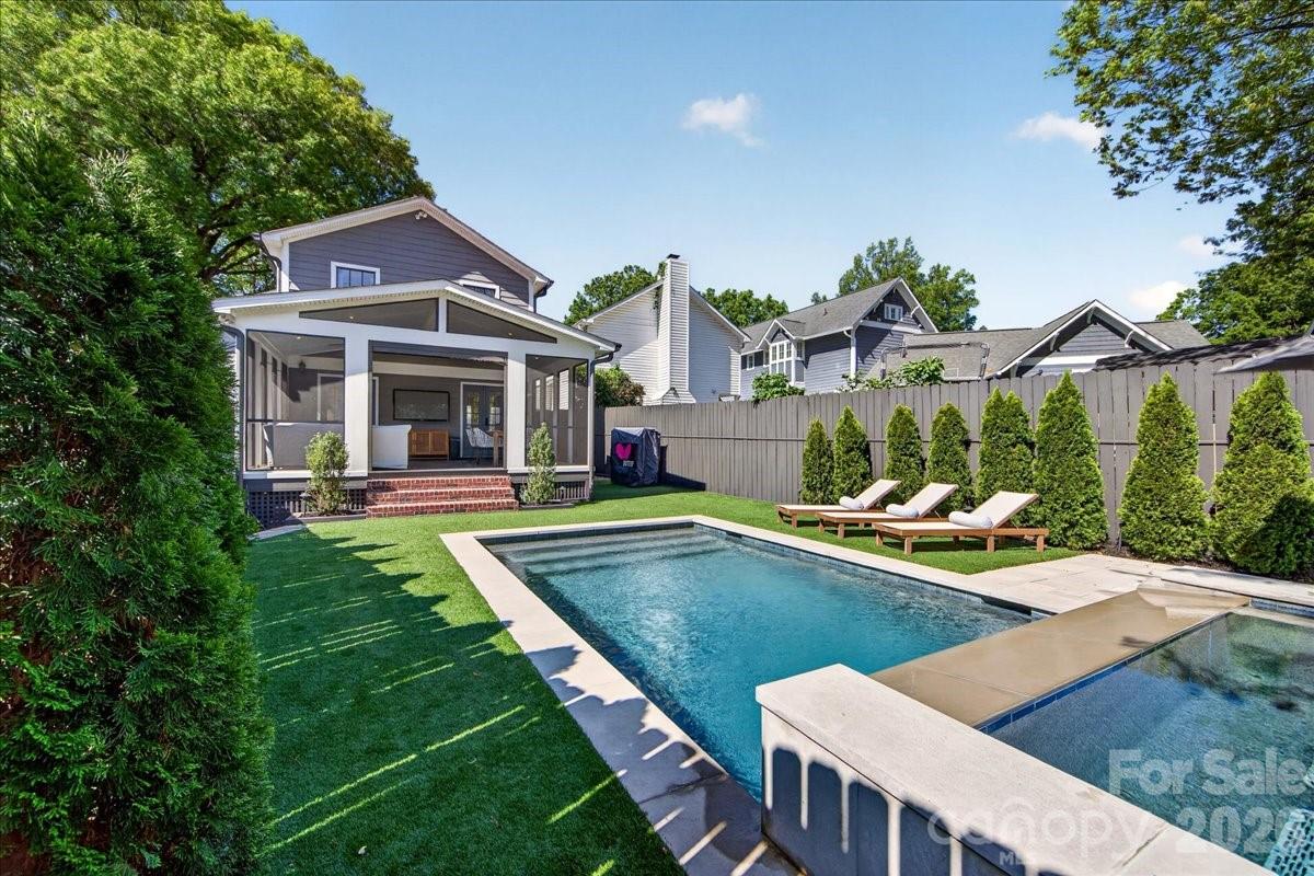 1529 E Worthington Avenue — Charlotte