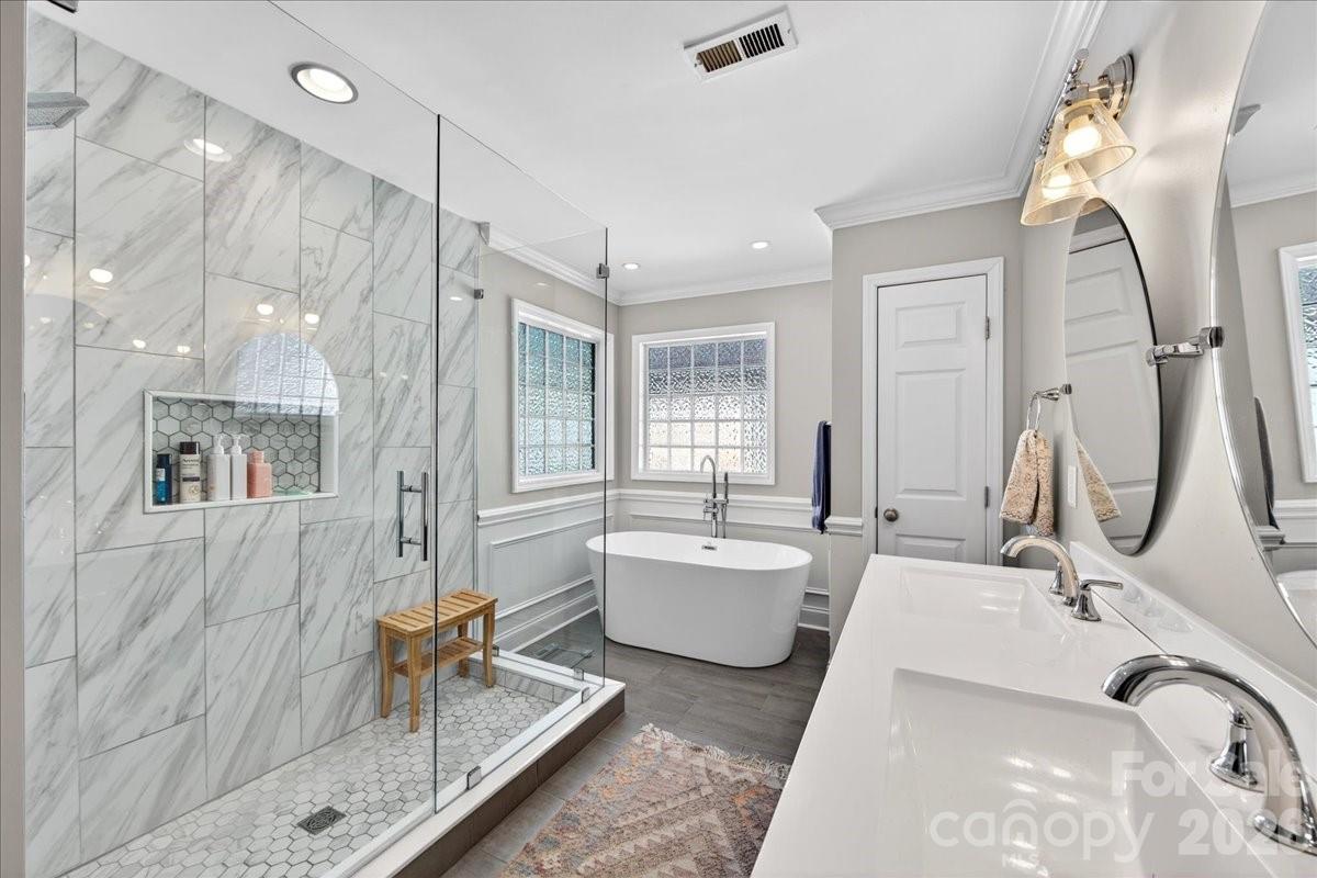 1529 E Worthington Avenue — Charlotte