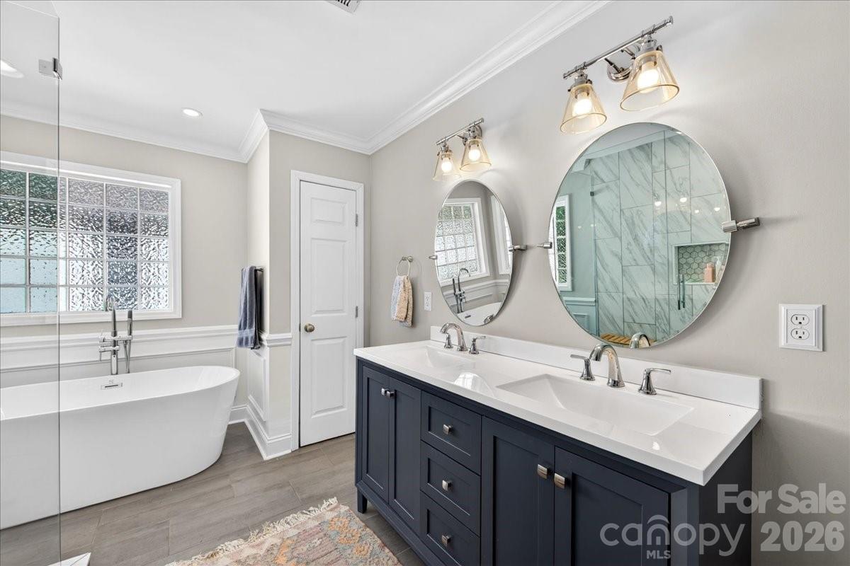 1529 E Worthington Avenue — Charlotte