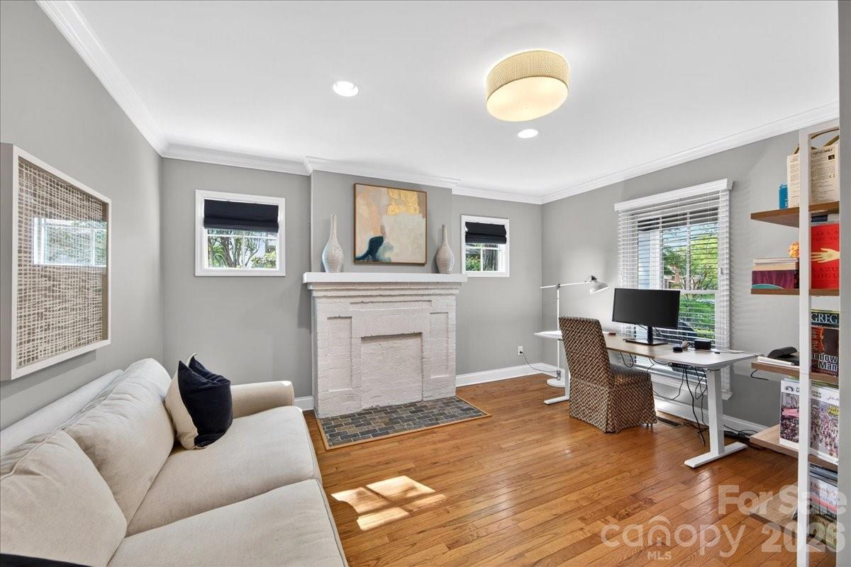 1529 E Worthington Avenue — Charlotte