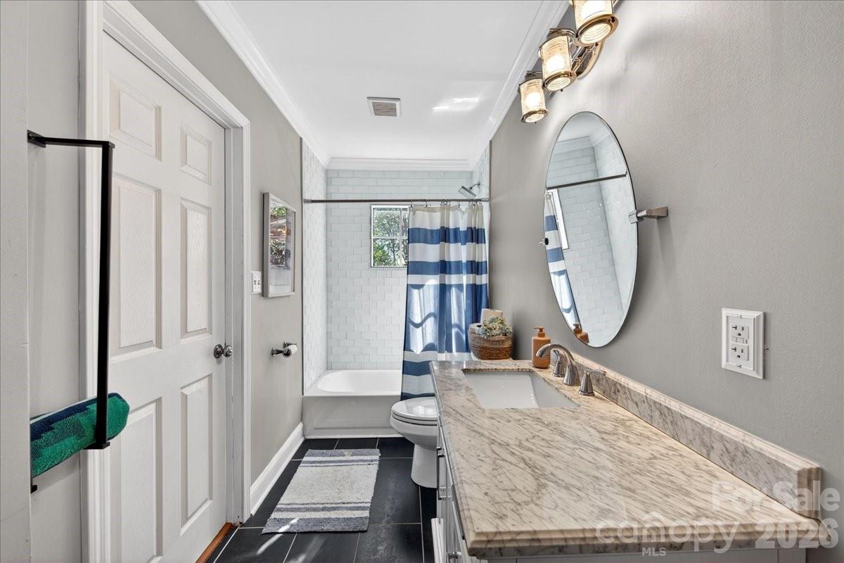 1529 E Worthington Avenue — Charlotte