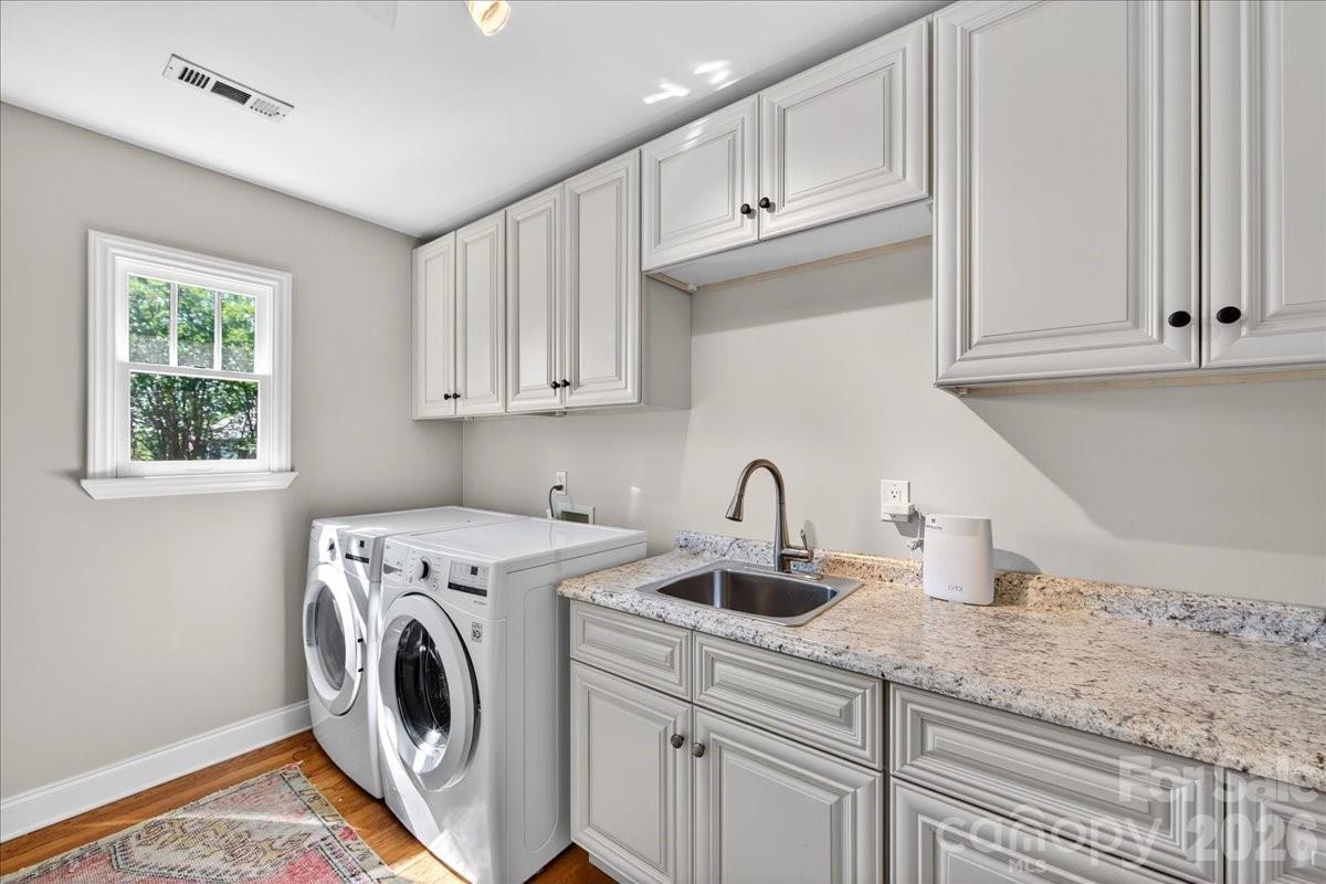 1529 E Worthington Avenue — Charlotte