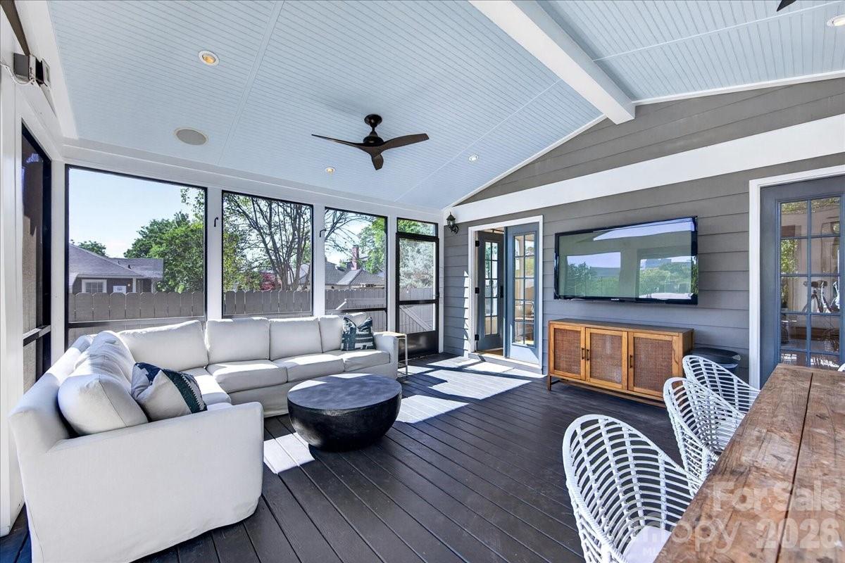 1529 E Worthington Avenue — Charlotte
