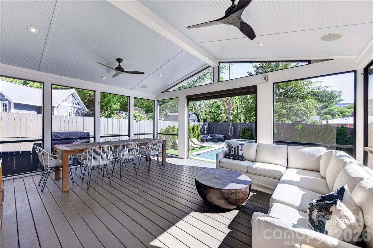 1529 E Worthington Avenue — Charlotte