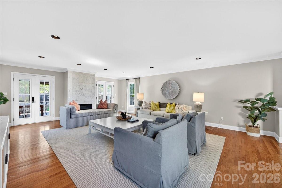 1529 E Worthington Avenue — Charlotte